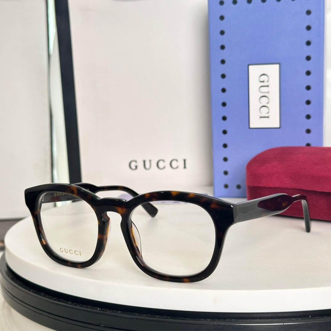Gucci Sunglasses 690832