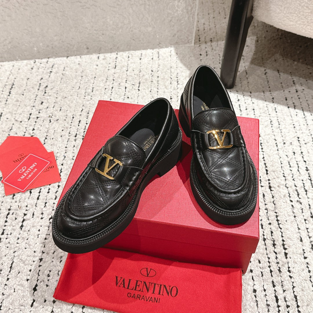 VT Vlogo Loafer Black Cowhide