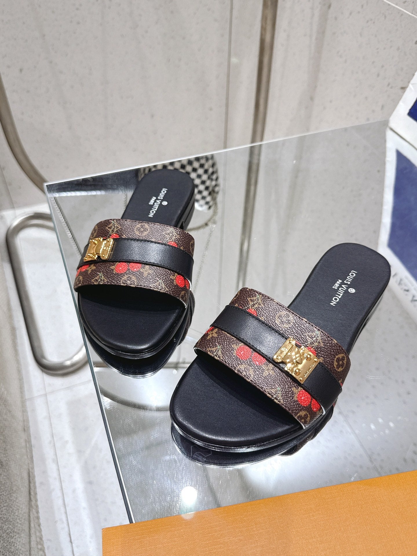 LV Flat Mules pairs raffia black brown monogram cowhide 383721