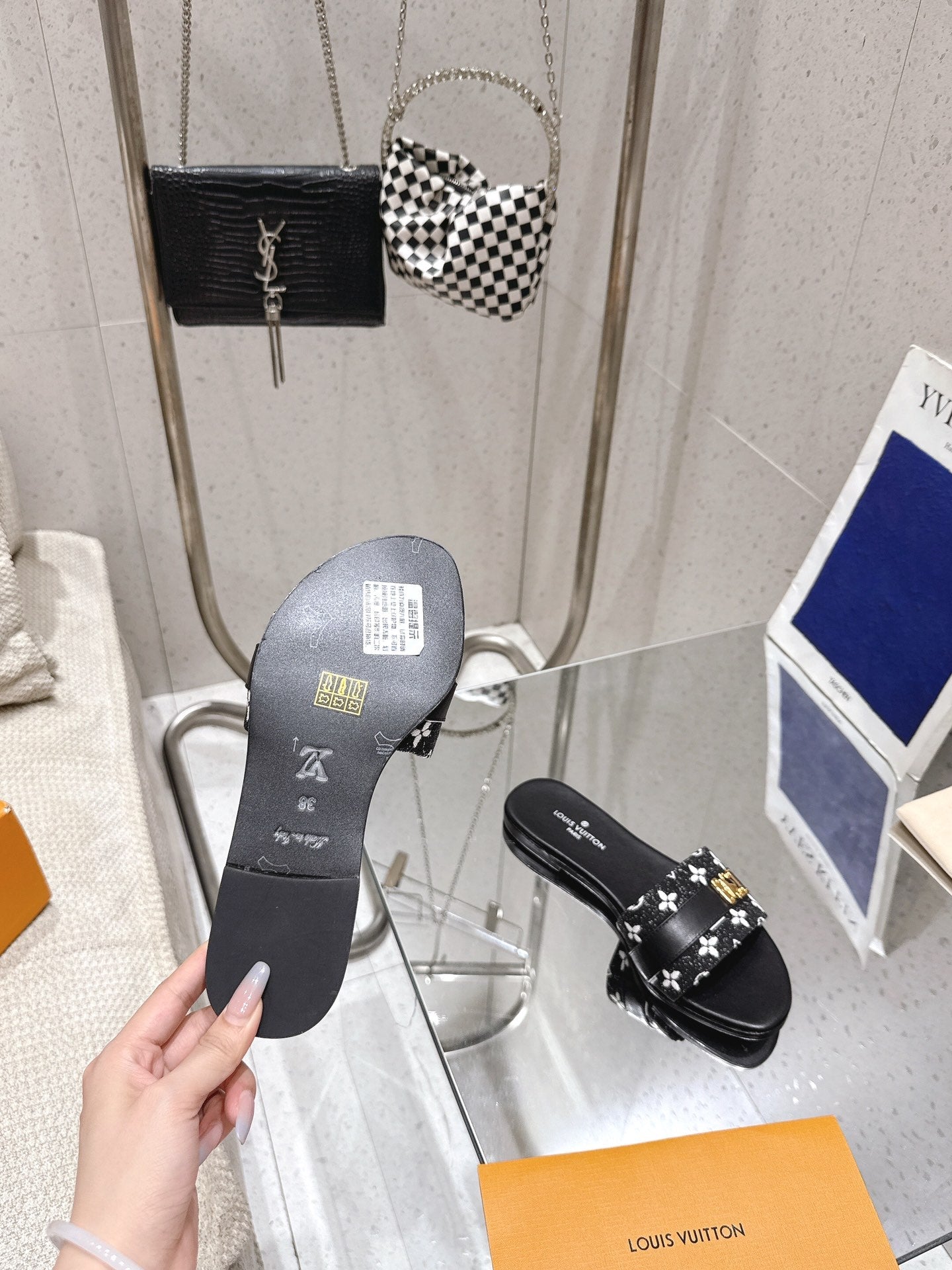 LV Flat Mules pairs raffia black monogram cowhide 383722