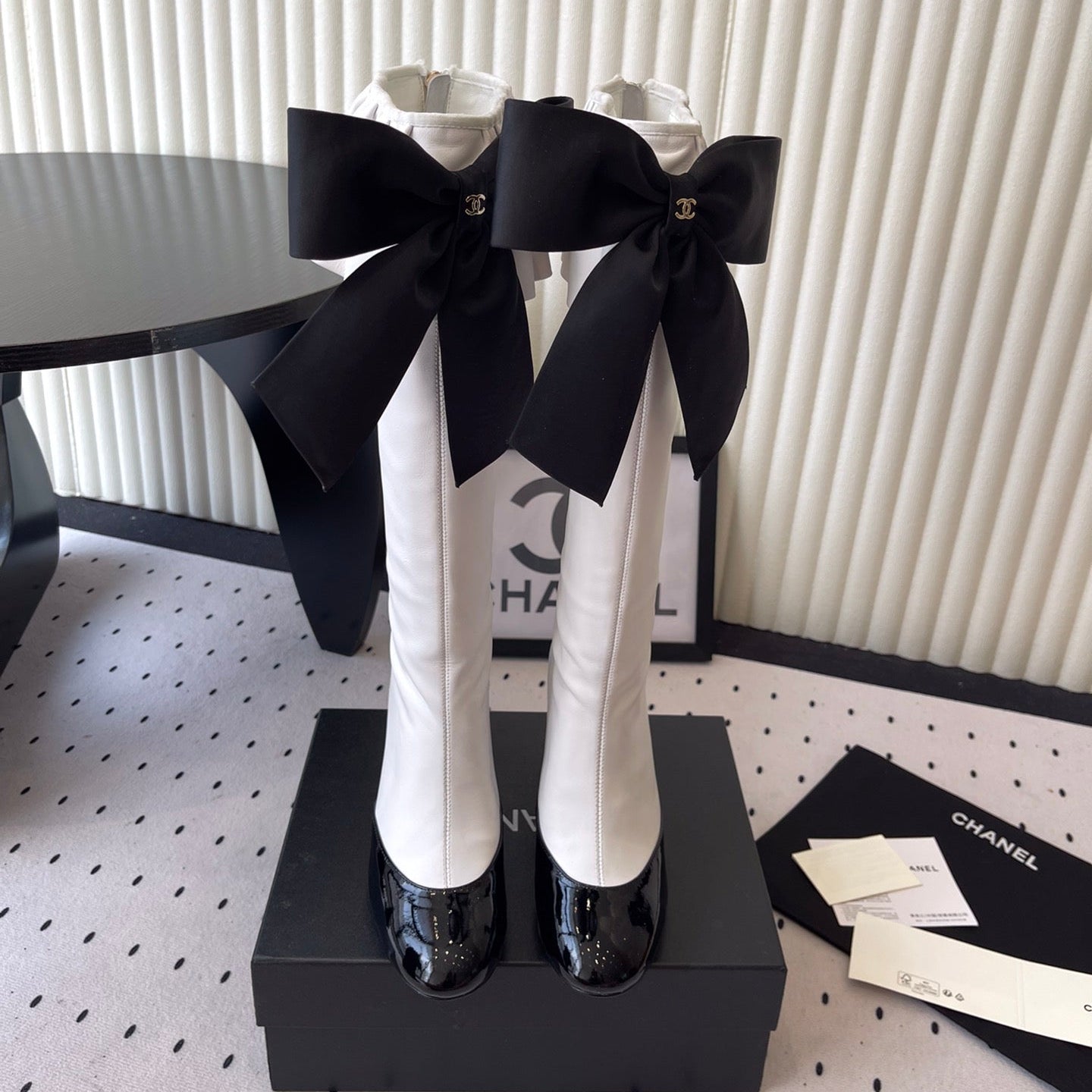 CC 25 Bow Elastic Boot White Black Lambskin 514028
