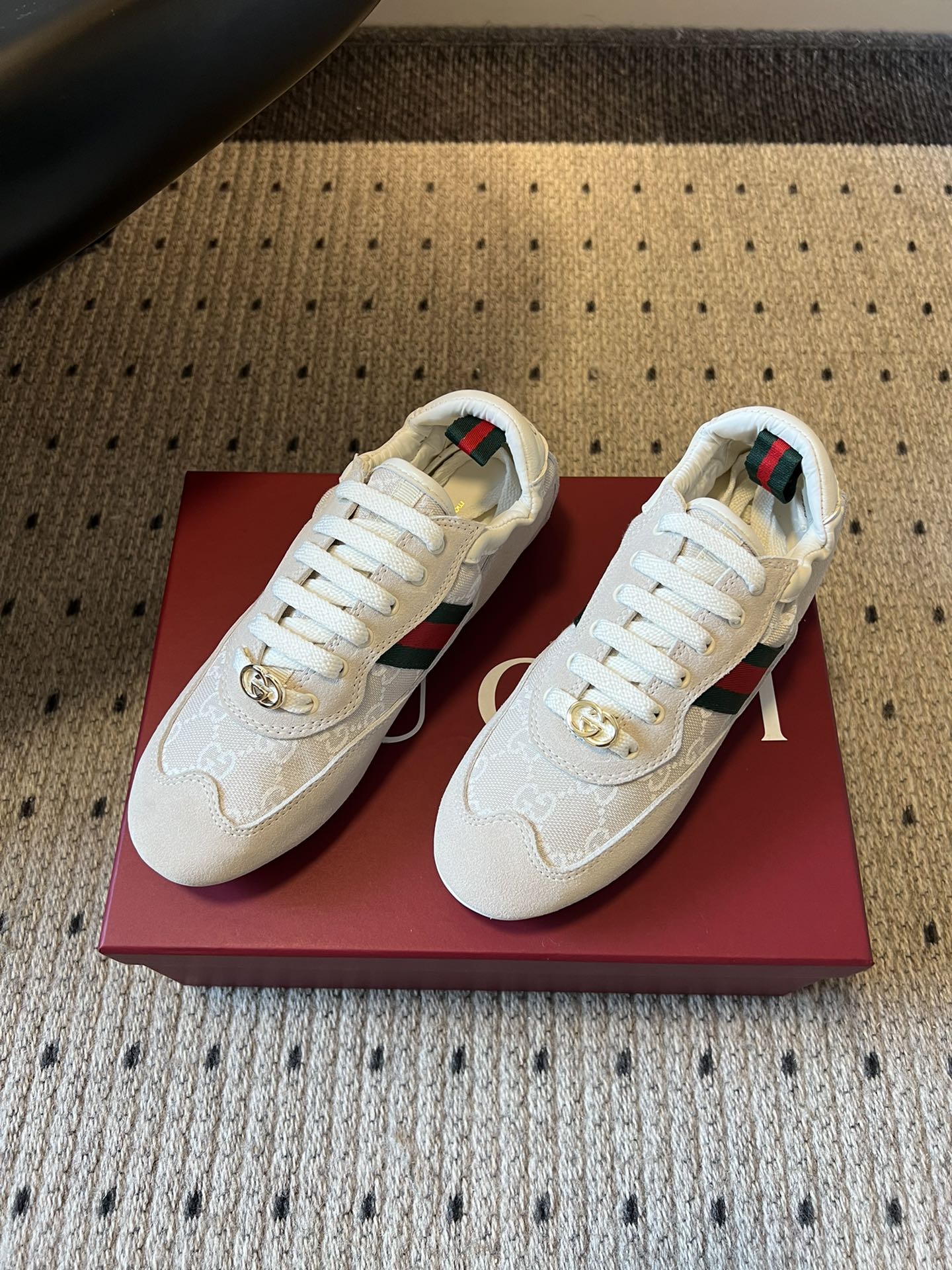 Gucci 25 Sneaker Ivory Suede Fabric 530680