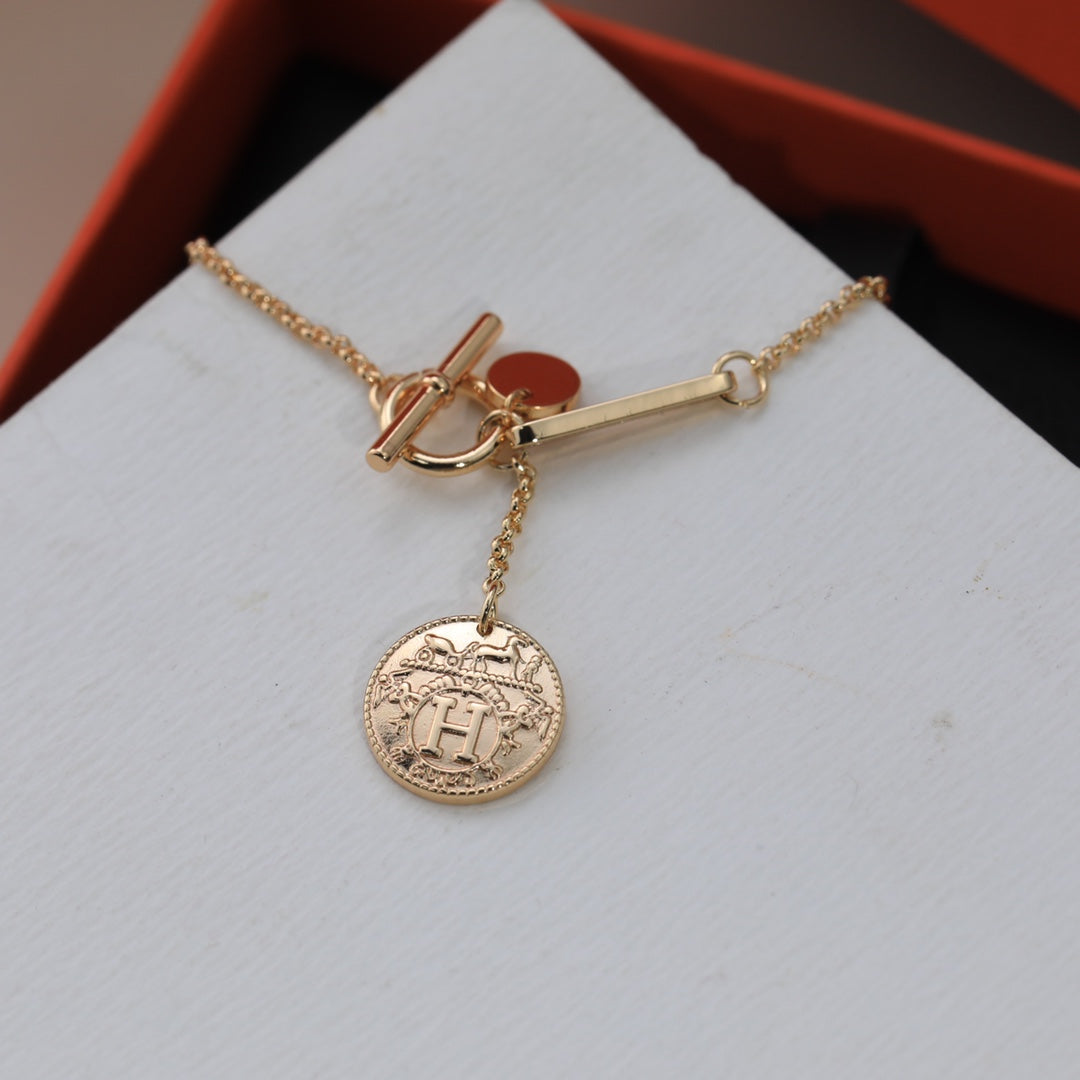 HM ROUND CARD SILVER PINK GOLD DROP NECKLACE