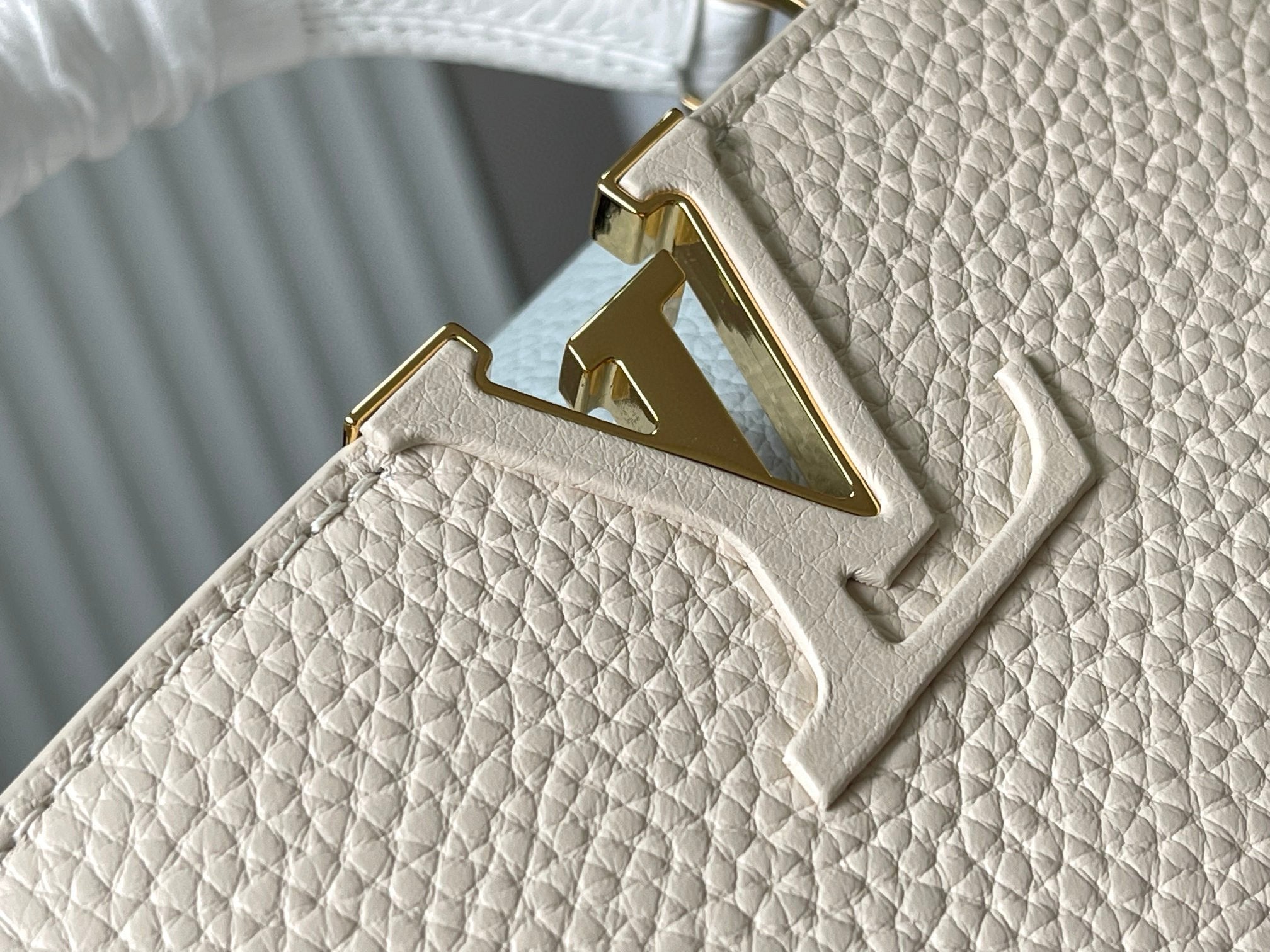 CAPUCINES MINI 21 CREAM CLOUD BLUE TAURILLON GOLD  HARDWARE