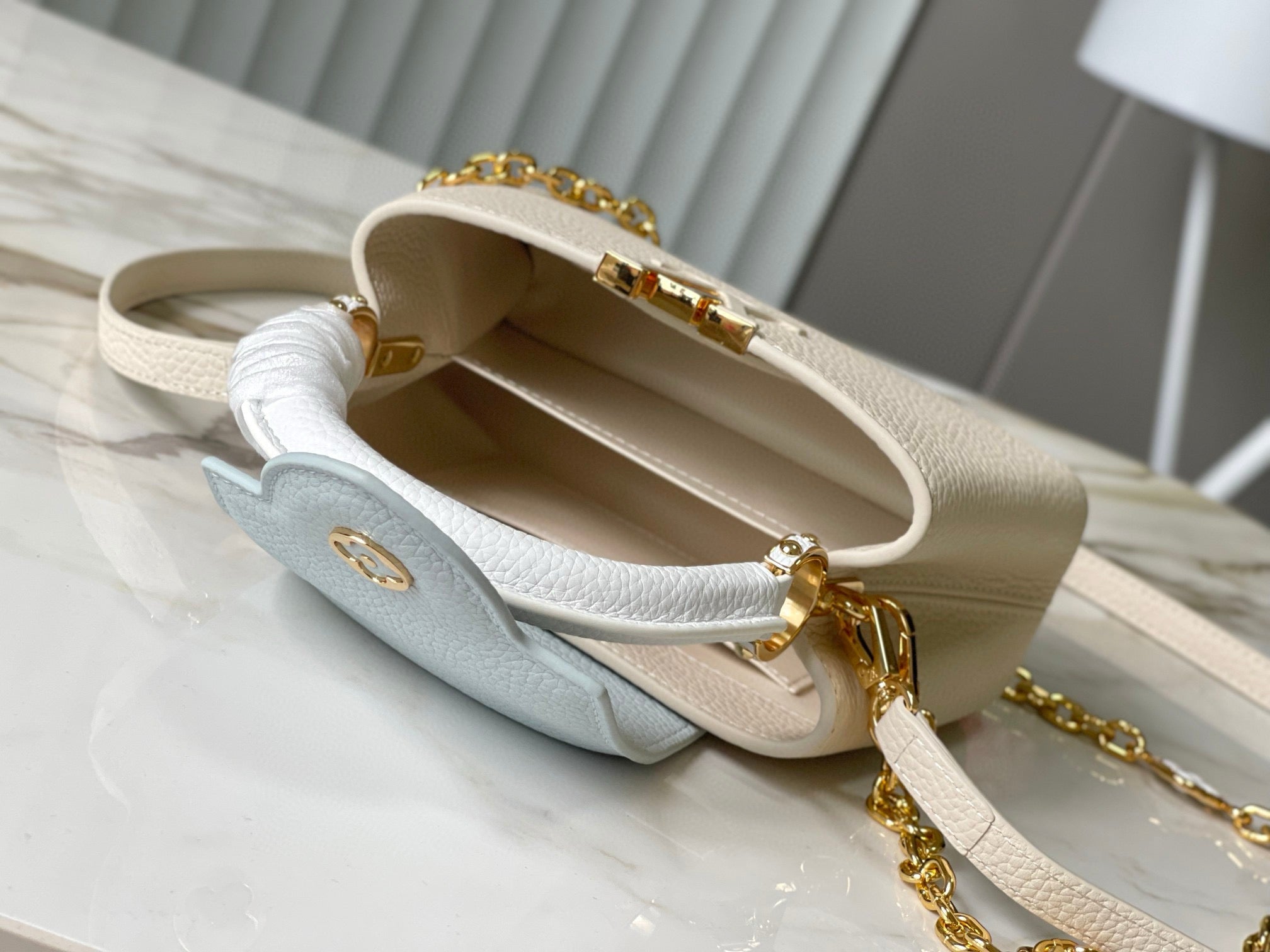 CAPUCINES MINI 21 CREAM CLOUD BLUE TAURILLON GOLD  HARDWARE