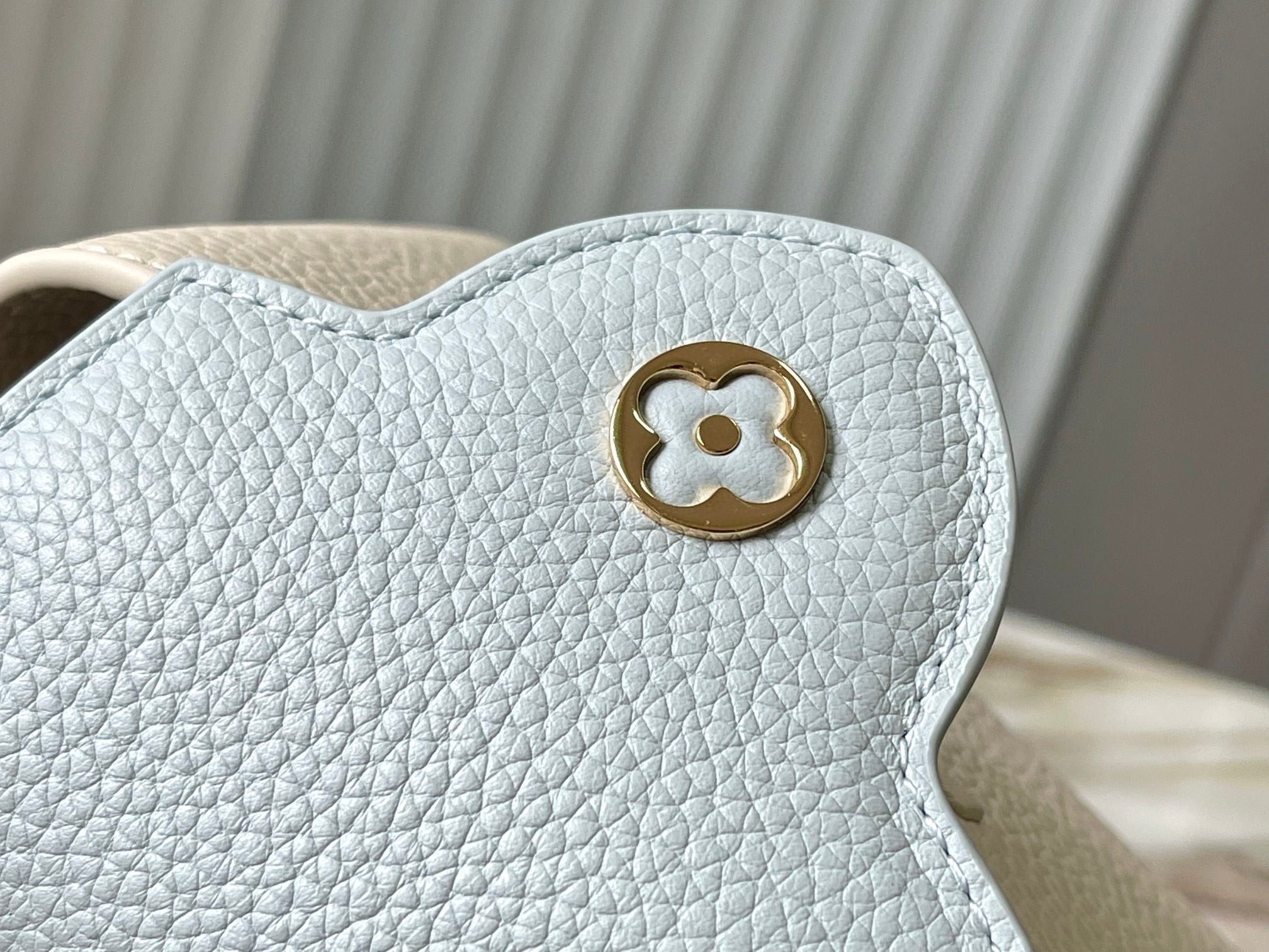 CAPUCINES MINI 21 CREAM CLOUD BLUE TAURILLON GOLD  HARDWARE