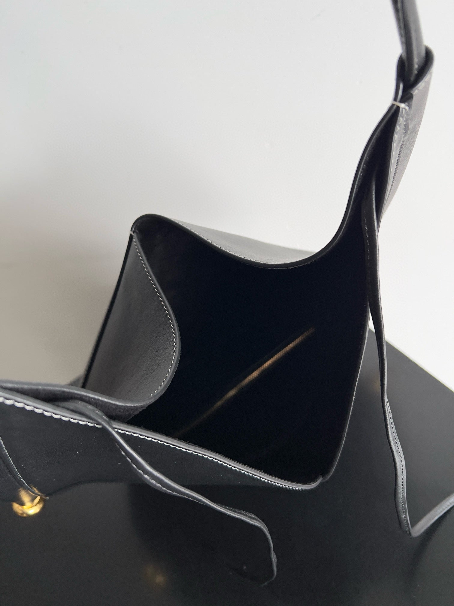 MEDIUM SOLSTICE 44 BLACK LAMBSKIN 74025