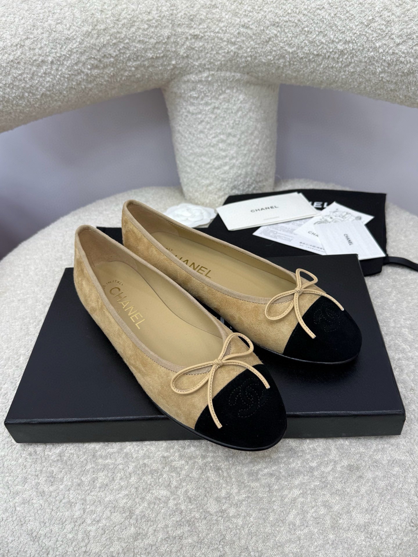 CC 25A Ballet Flat Beige Black Suede