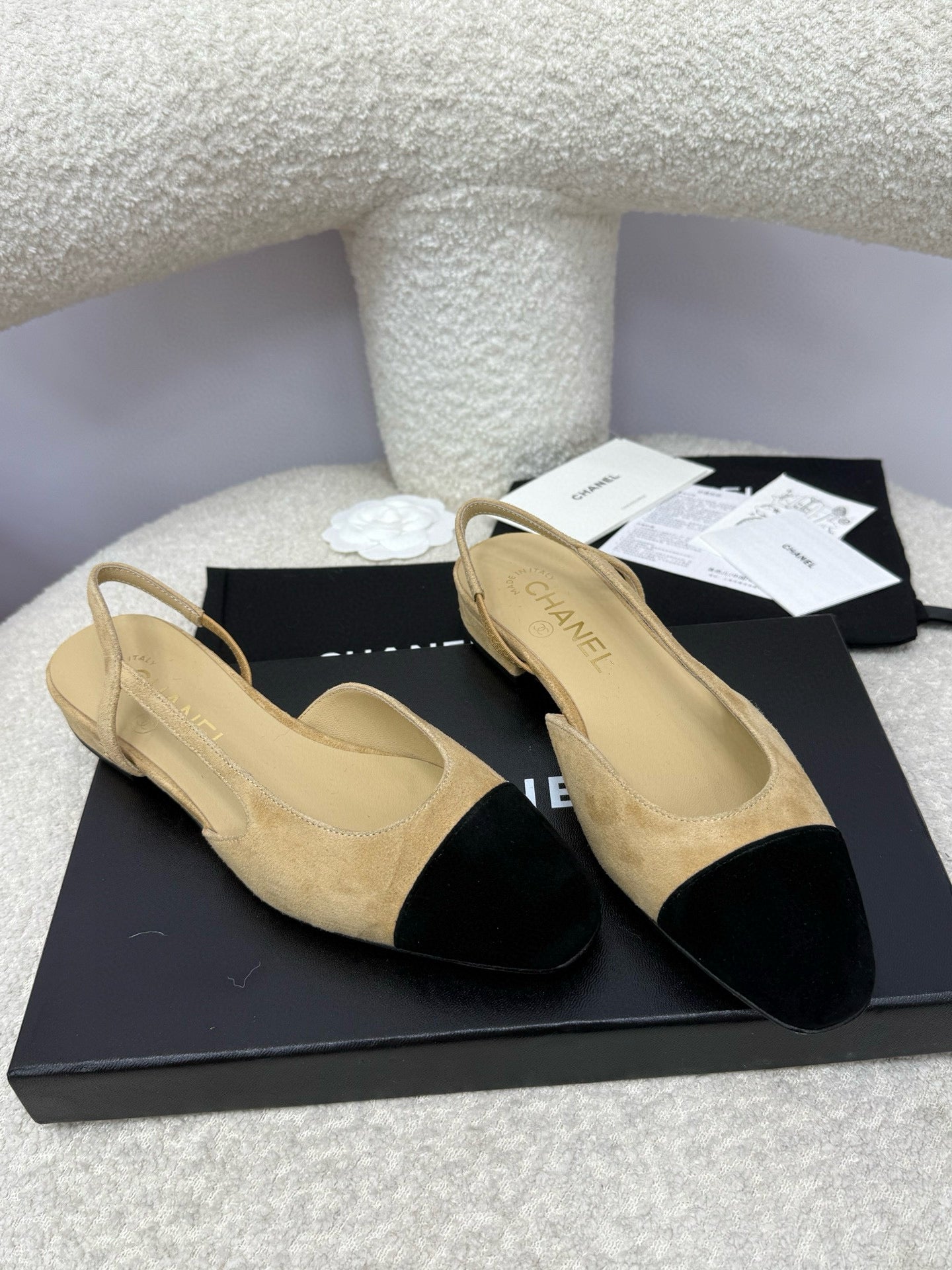 CC 25A Slingback Flat Beige Black Suede