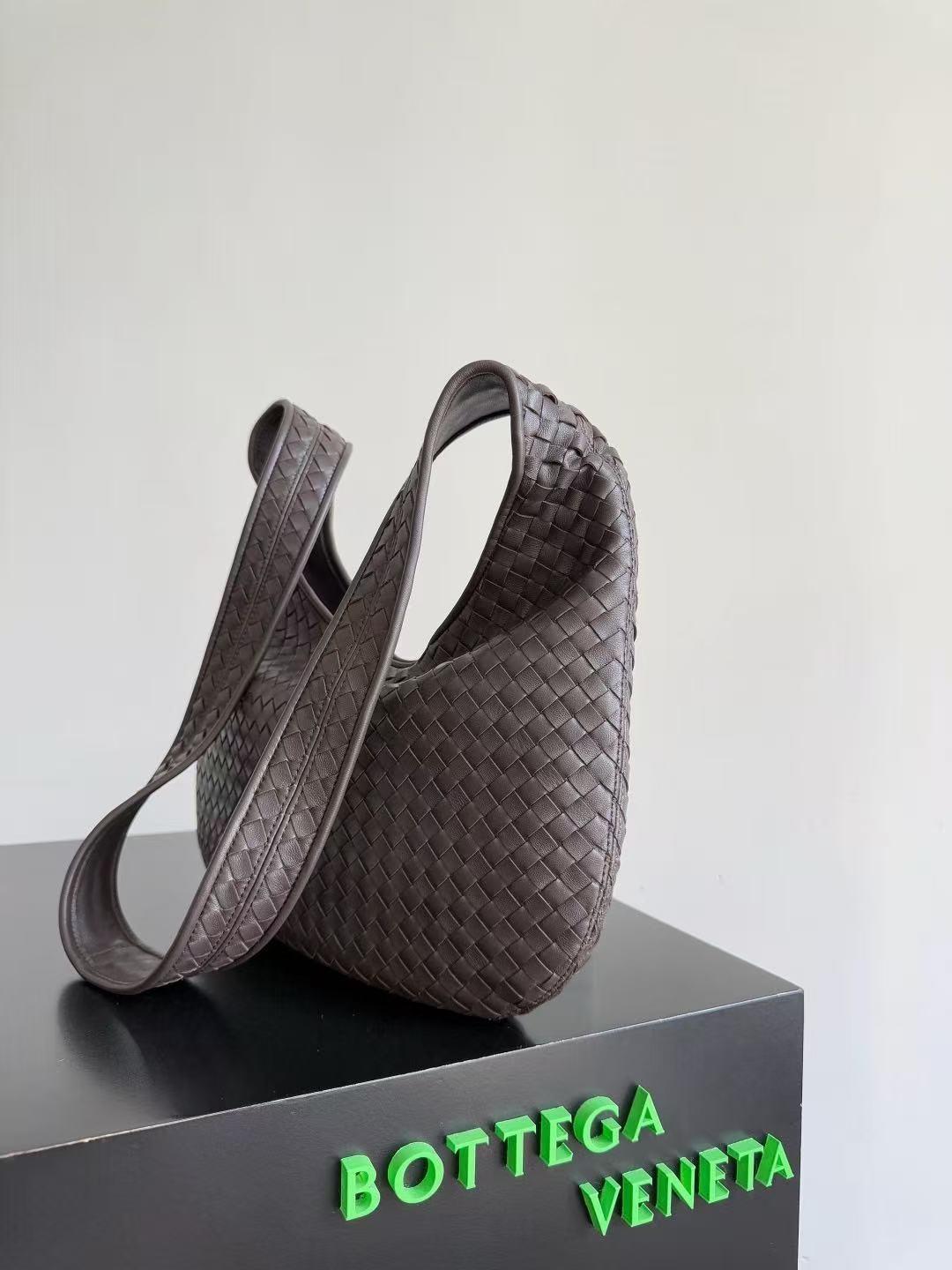 Bottega Veneto 40cm Chocolate Calfskin