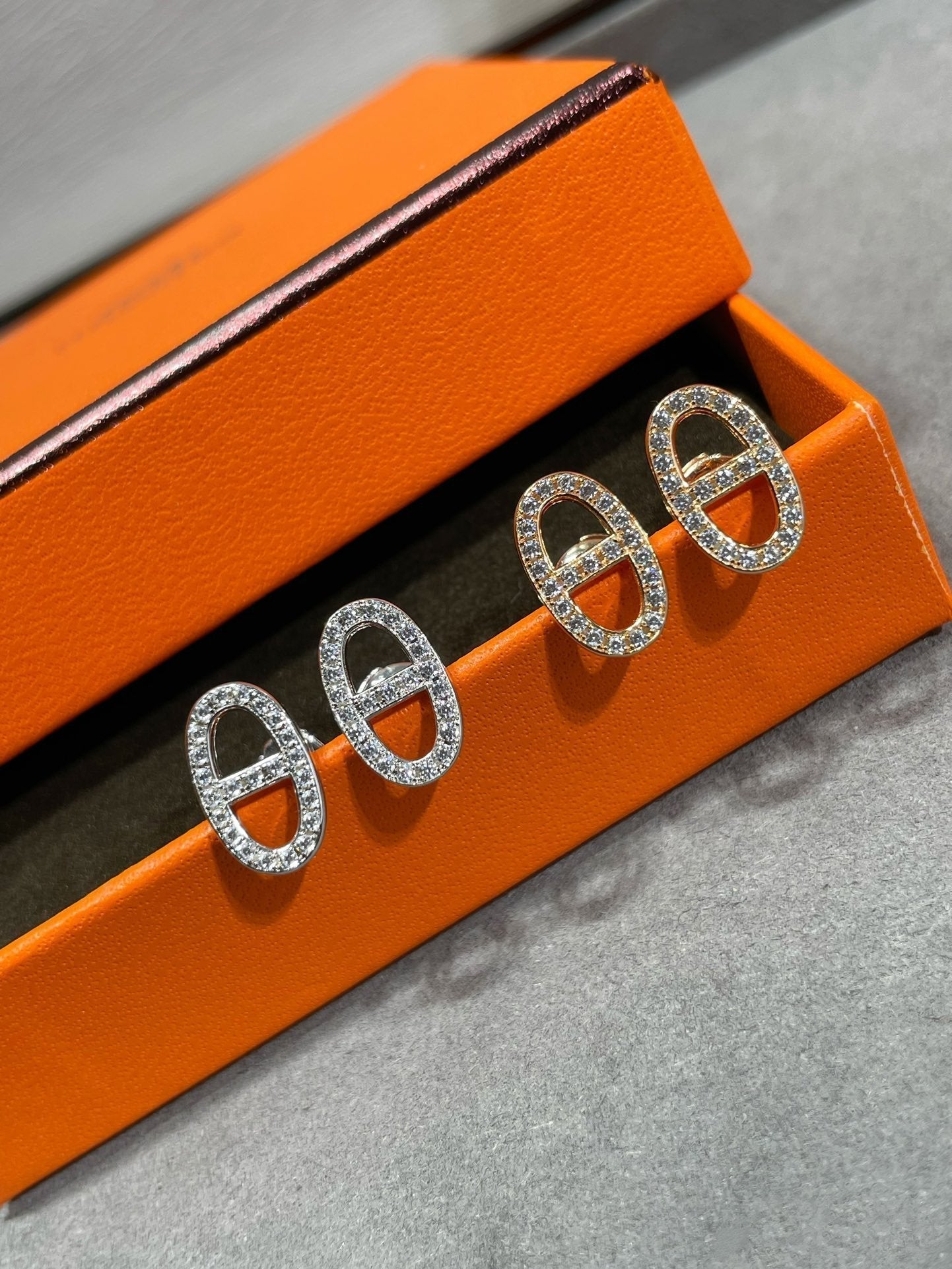 HM FULL DIAMOND PIG NOSE STUD EARRINGS 1