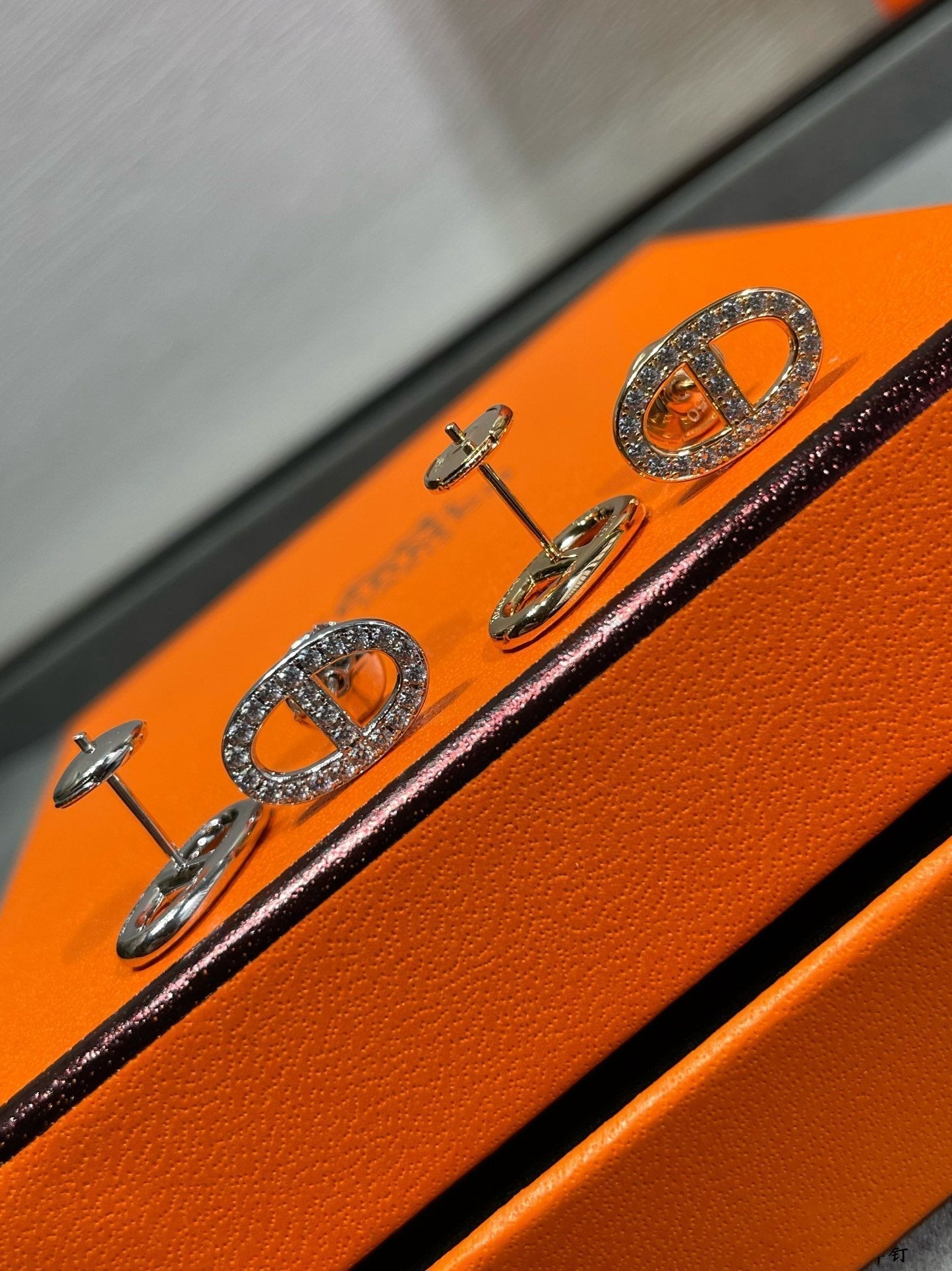 HM FULL DIAMOND PIG NOSE STUD EARRINGS 1