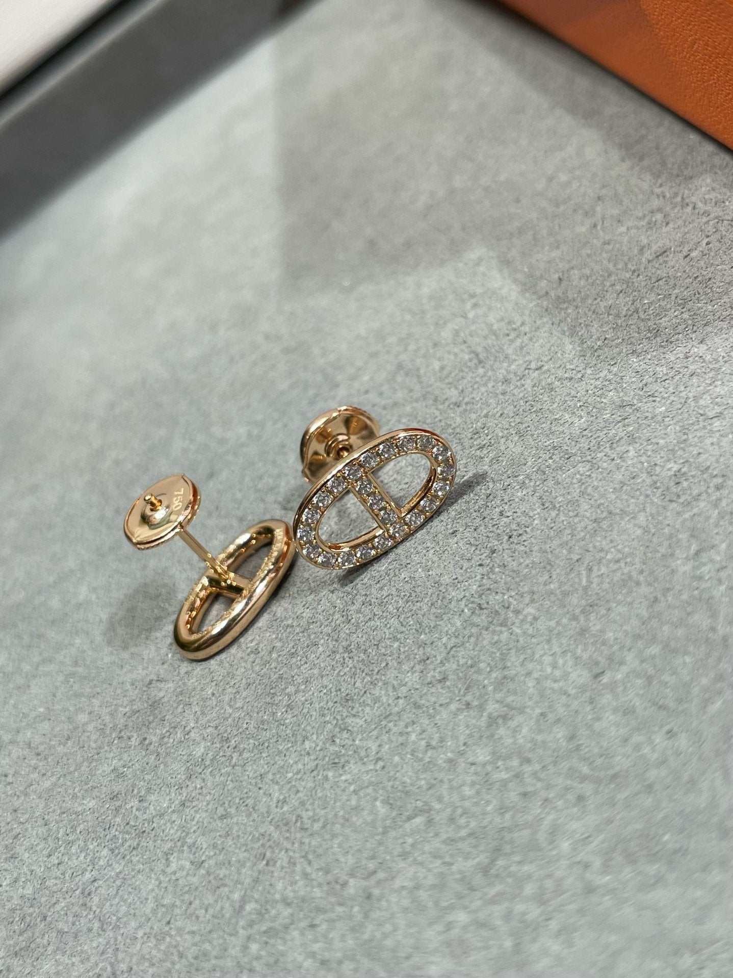 HM FULL DIAMOND PIG NOSE STUD EARRINGS 1