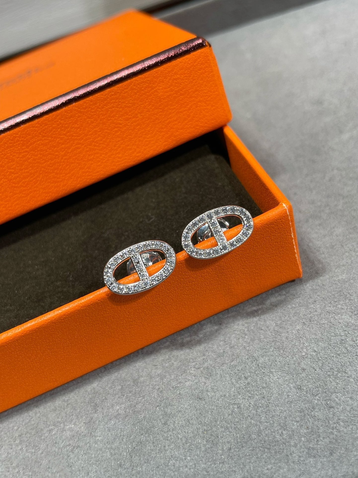 HM FULL DIAMOND PIG NOSE STUD EARRINGS 1