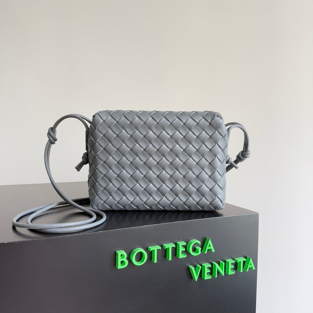 BV Loop 22cm Bag Lambskin 242916