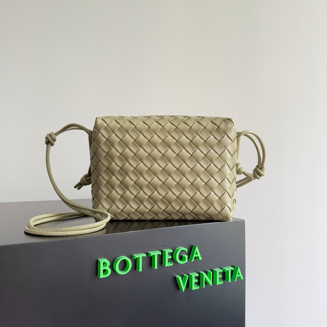 BV Loop 22cm Bag Lambskin 242916