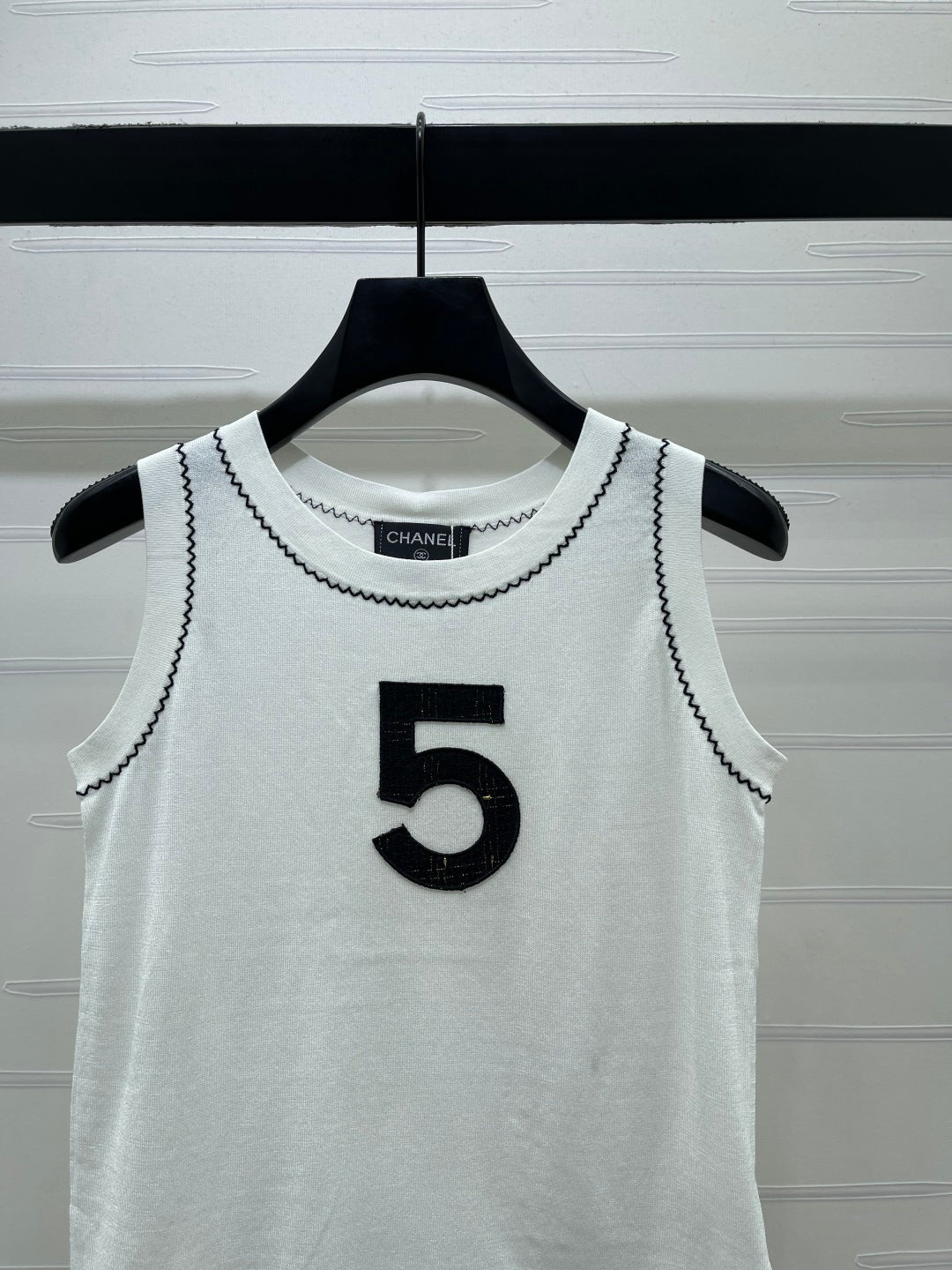 Chanel 2026 Wavy-edged Round Neck Knit Vest Tencel Viscose 356473