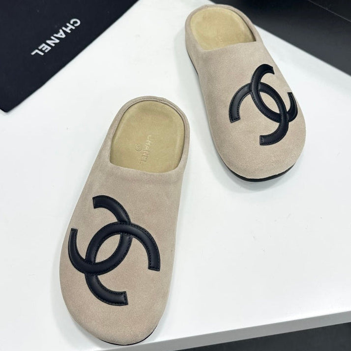 Chanel 2026 CC Logo Mule Suede 985651