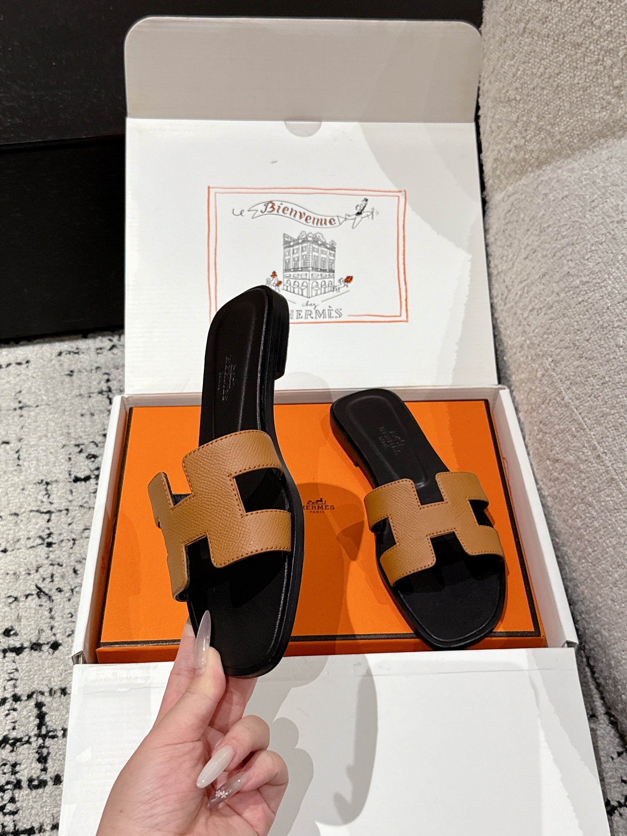 HM 25 Oran Sandal Gold Epsom Black Calfskin