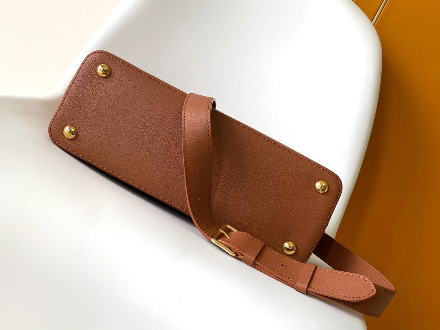 CAPUCINES GM 33CM BROWN GOLD TAURILLON LEATHER 252019