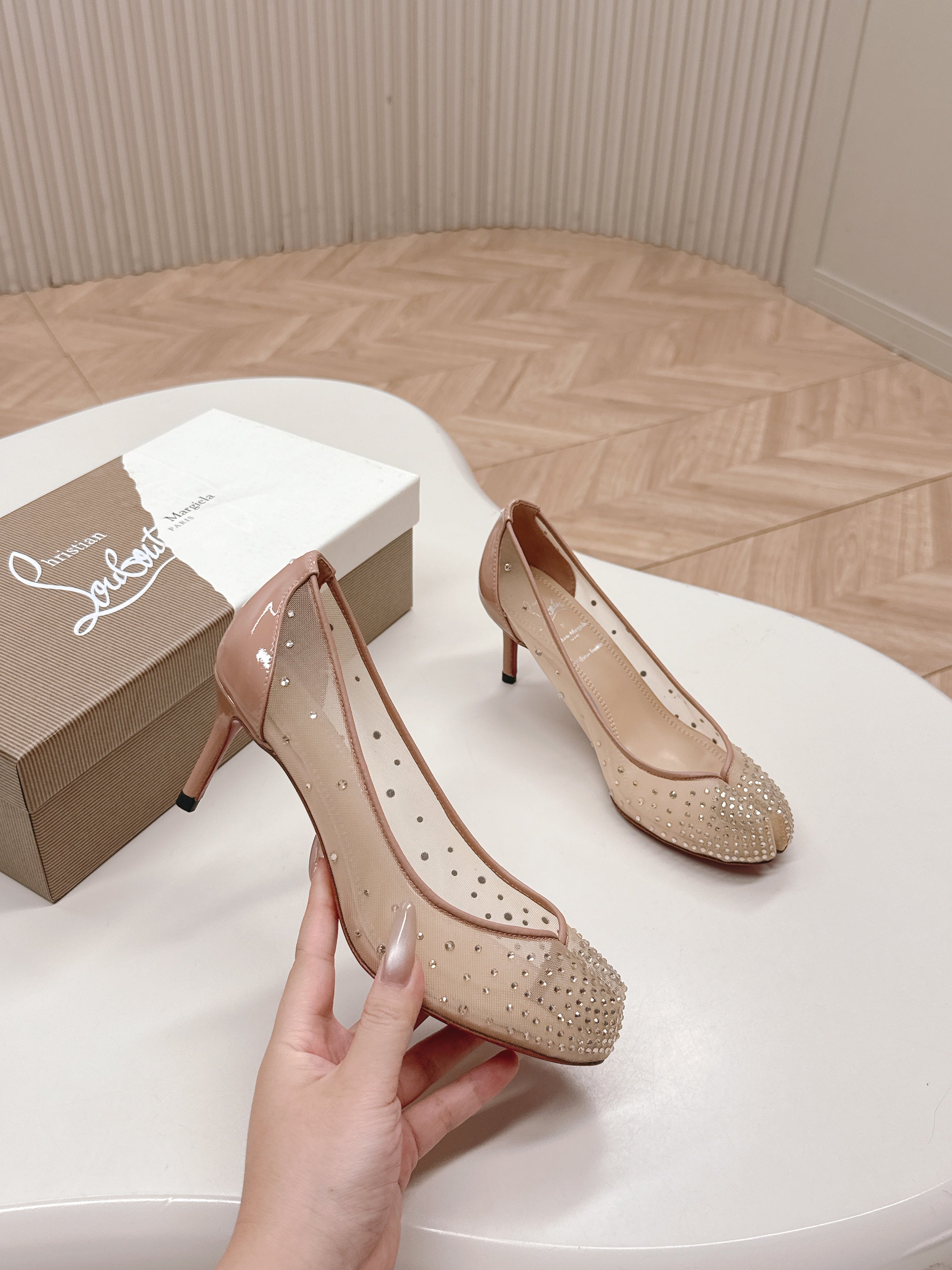 CL x Margiela 25 Split Toe Beige Mesh Sheepskin 322087