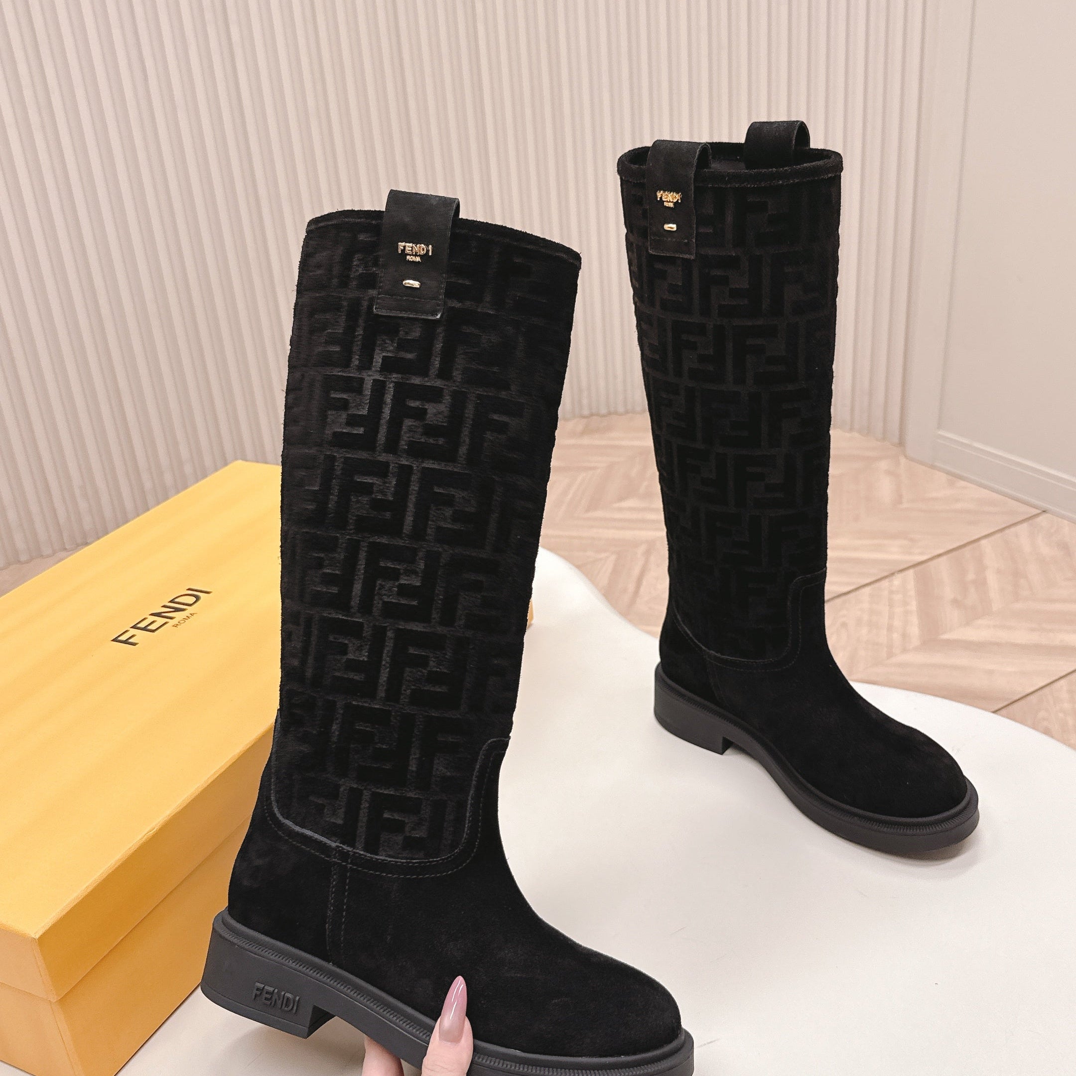 Fendi 25 high boots black suede 500938