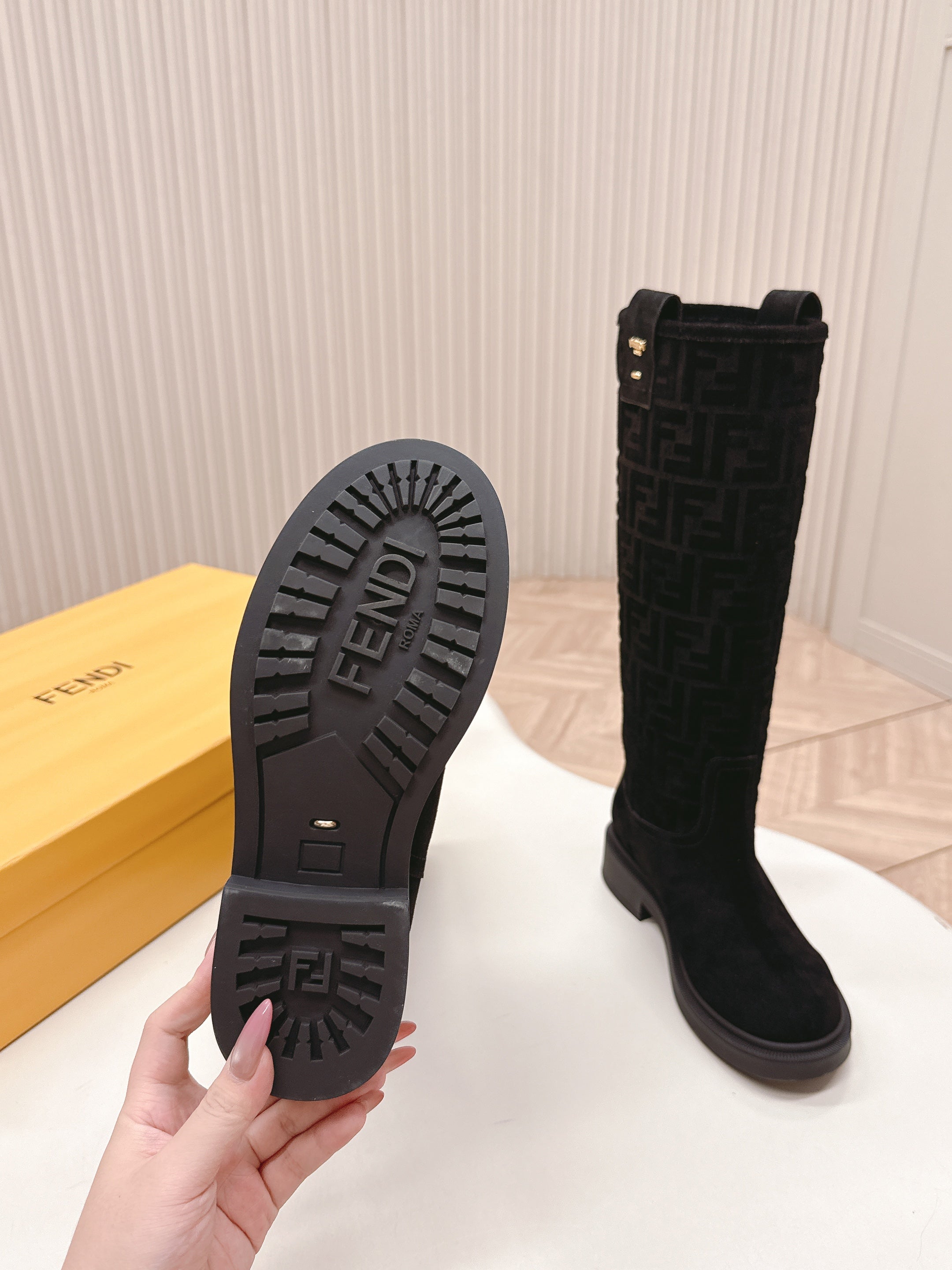 Fendi 25 high boots black suede 500938