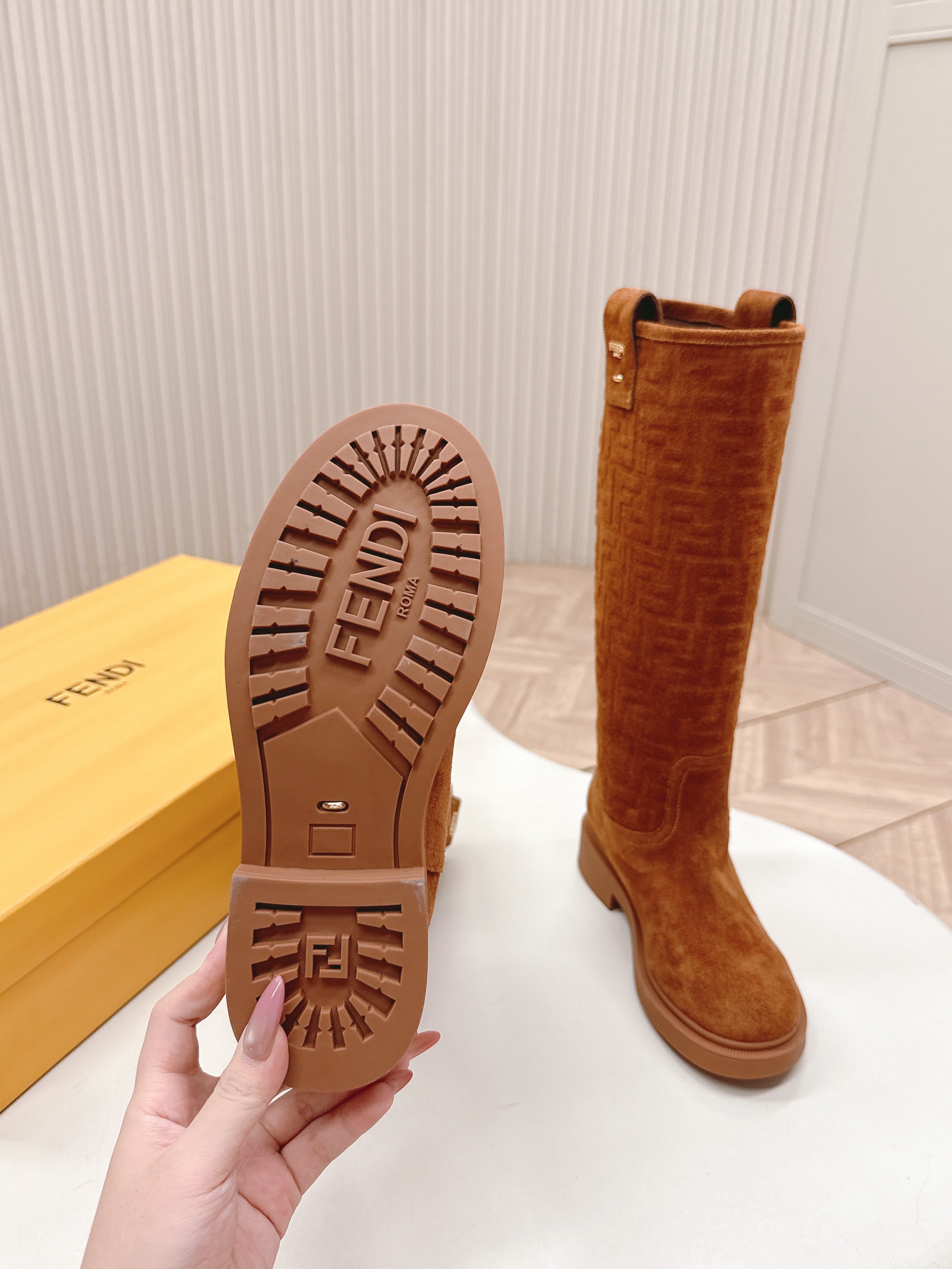 Fendi 25 high boots caramel brown suede 500939