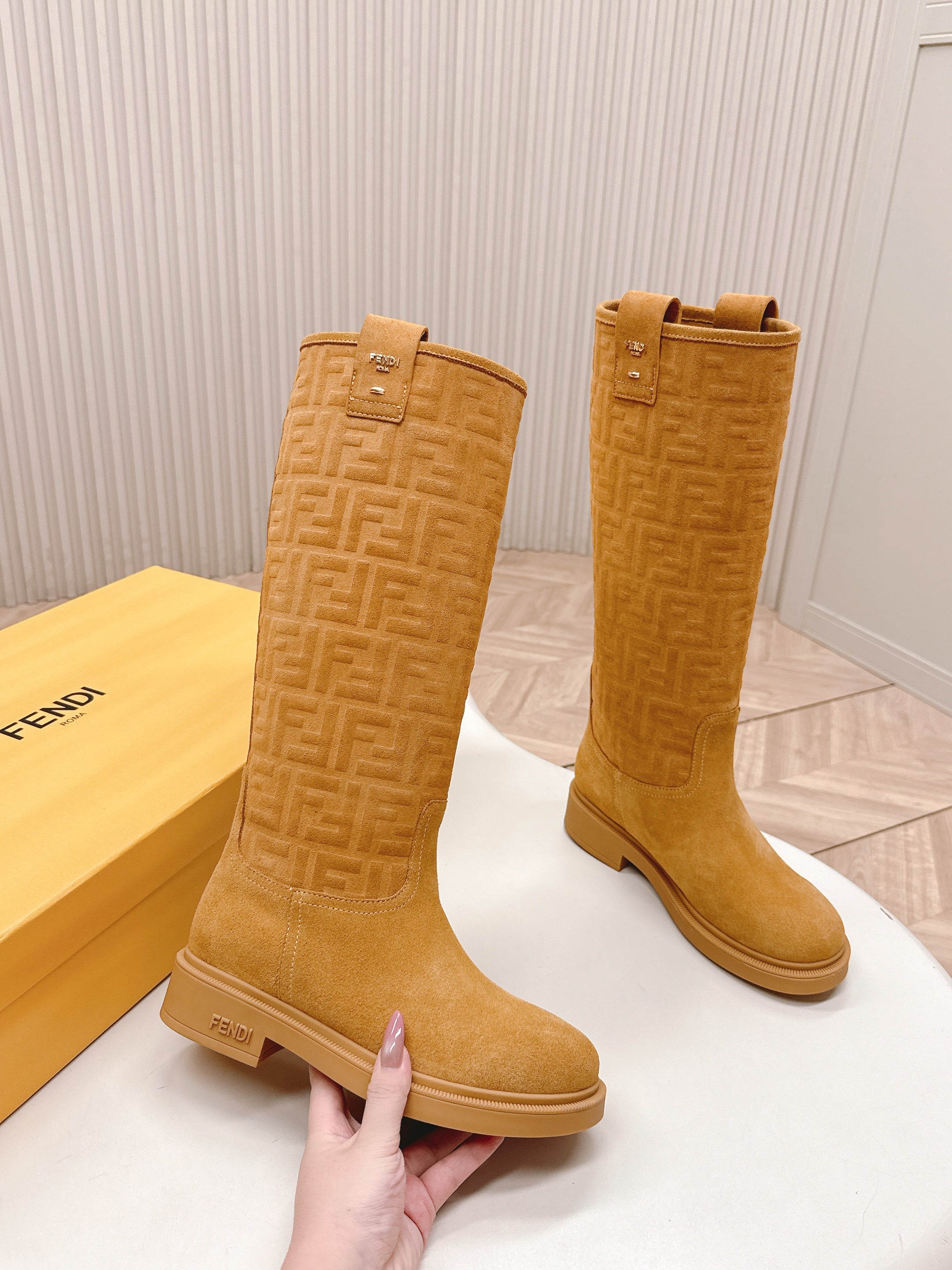 Fendi 25 high boots caramel yellow suede 500941