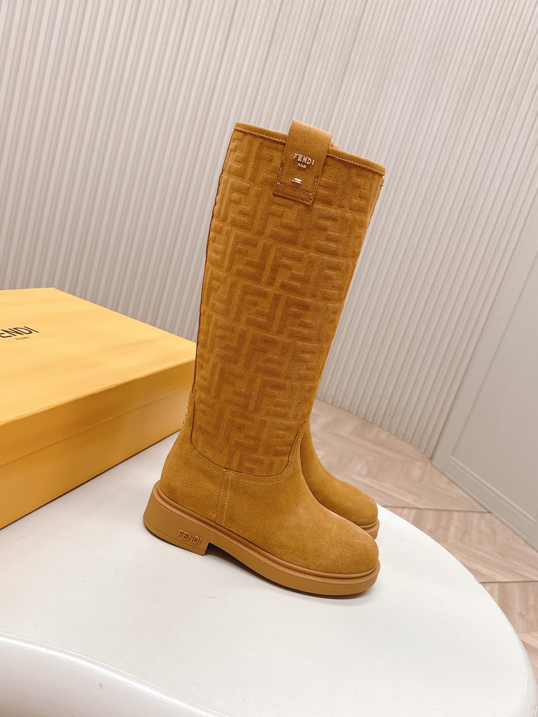 Fendi 25 high boots caramel yellow suede 500941