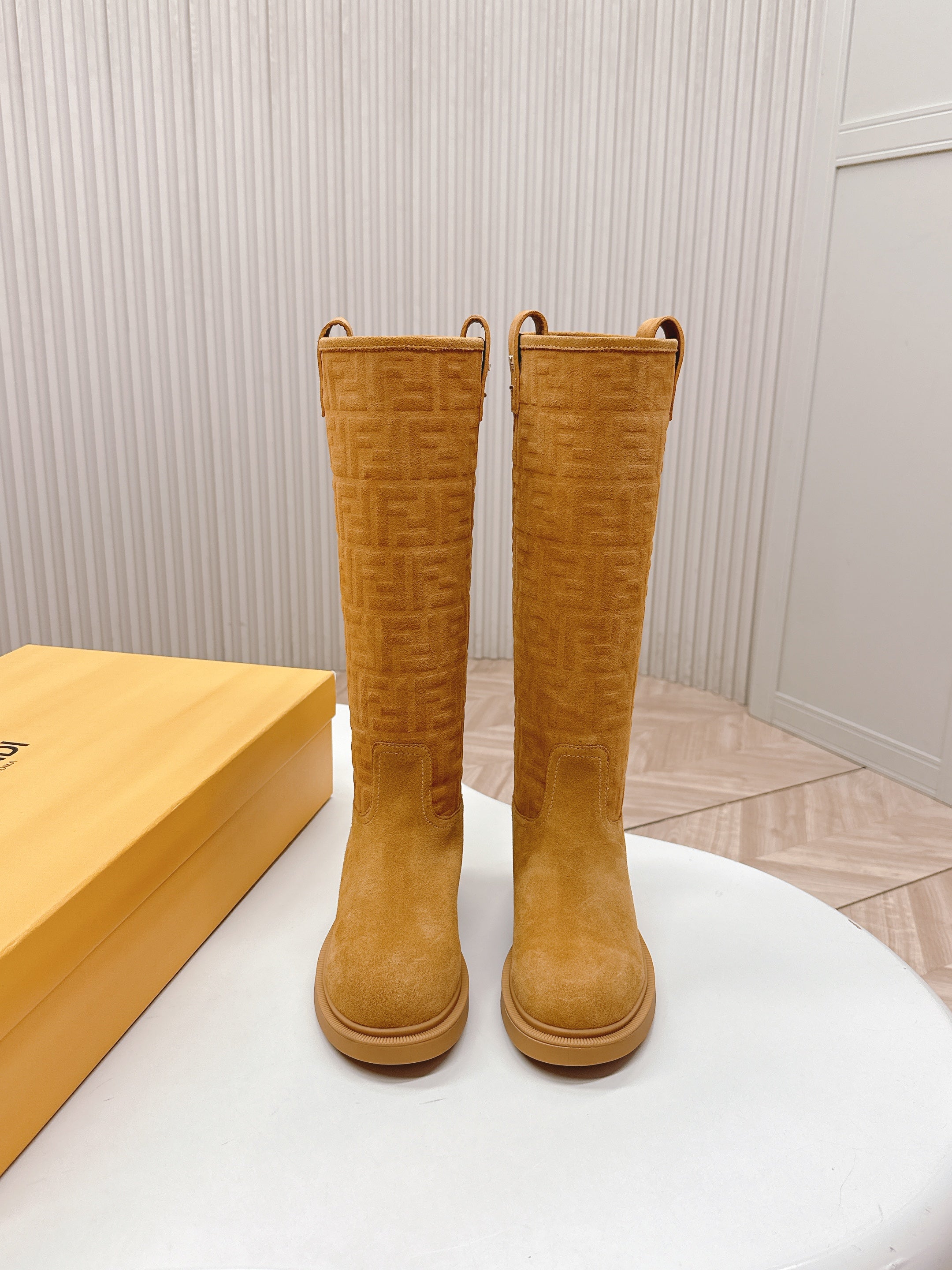 Fendi 25 high boots caramel yellow suede 500941