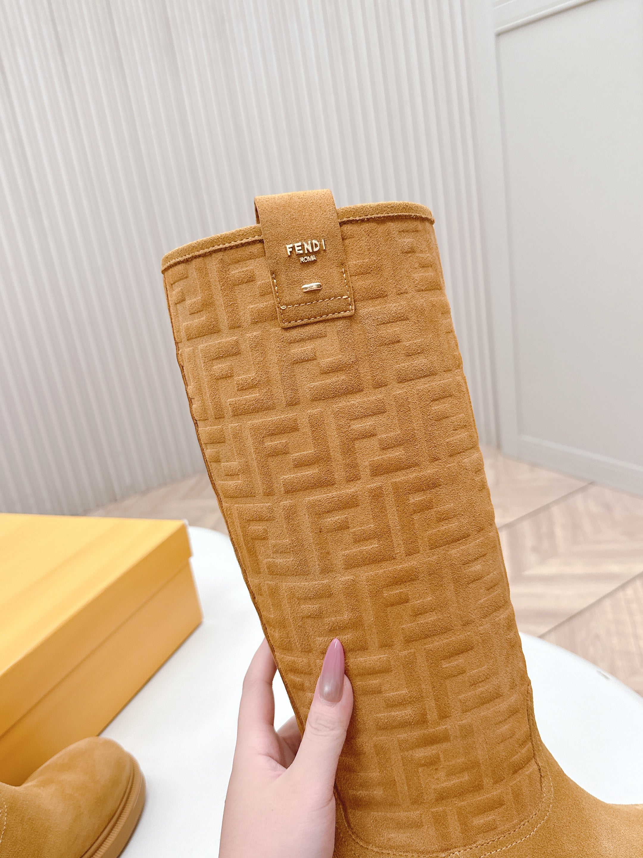 Fendi 25 high boots caramel yellow suede 500941