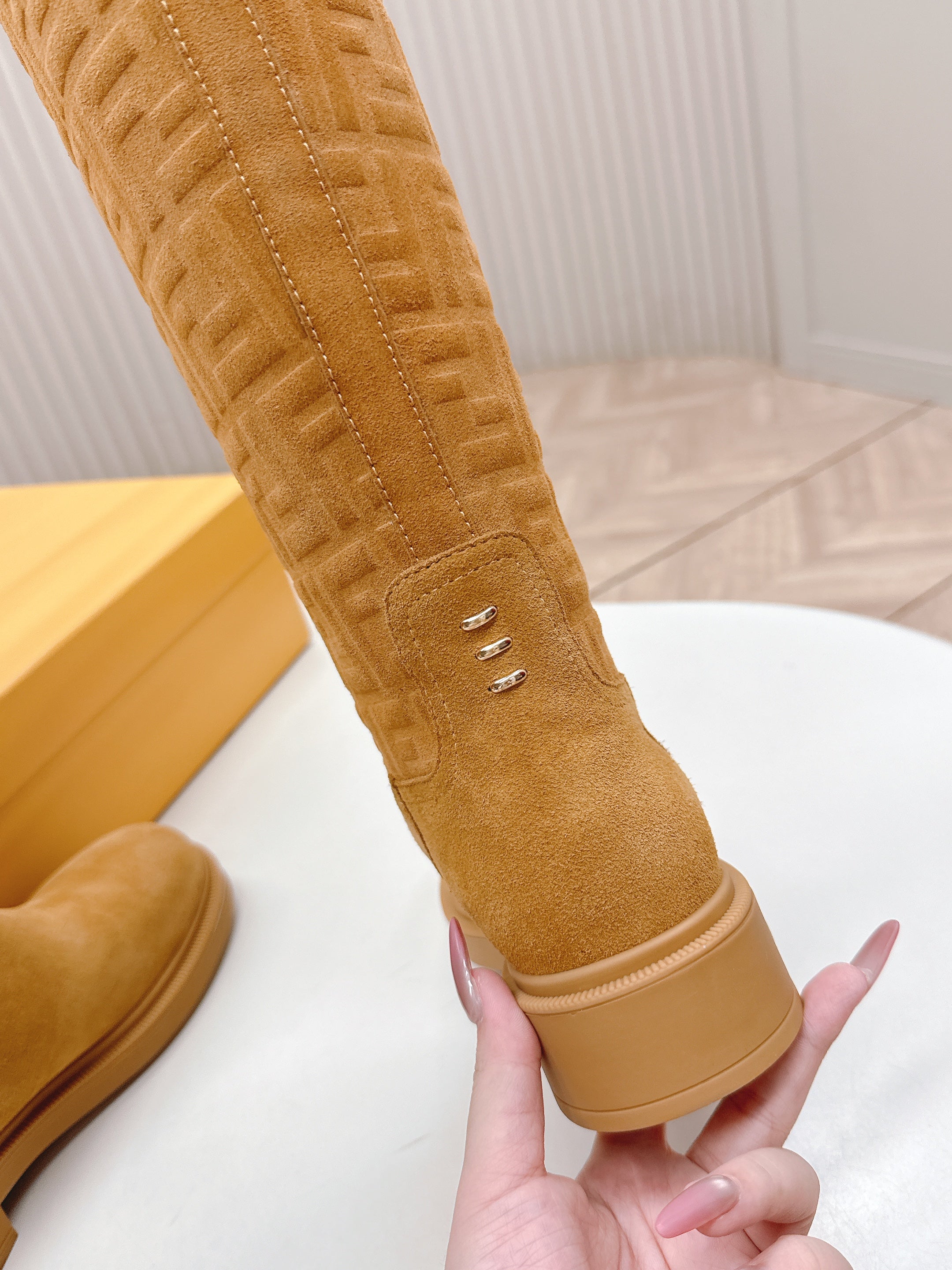 Fendi 25 high boots caramel yellow suede 500941