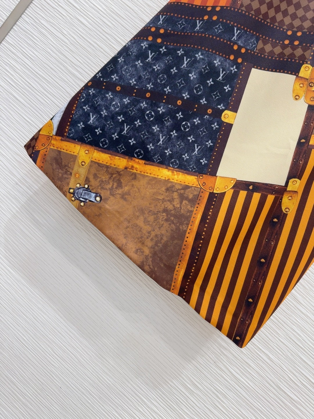 LV 25 Retro Elegant T-Shirt Multicolor Polyester