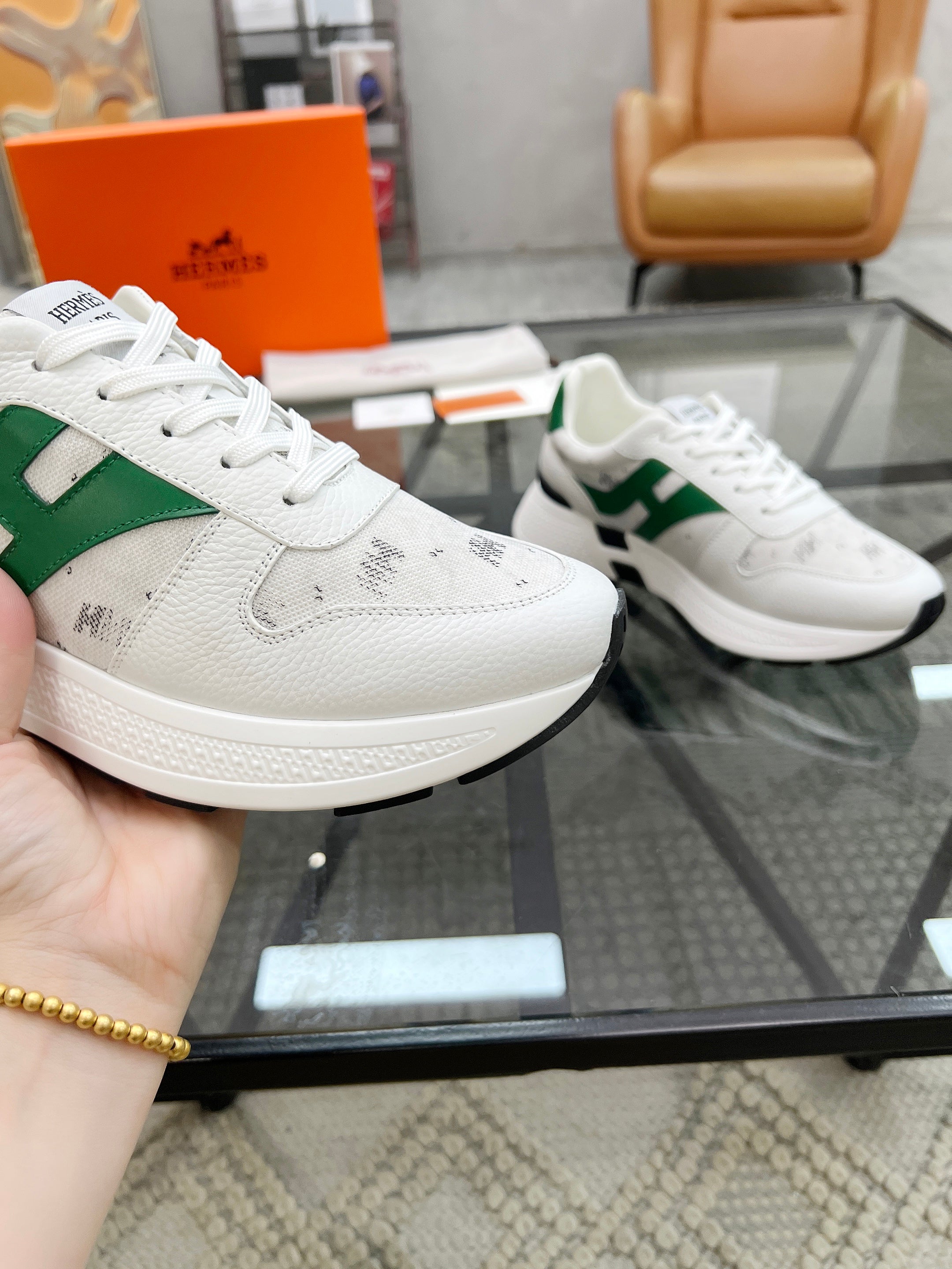 HM Men's Sneaker White Cowhide Fabric 603855