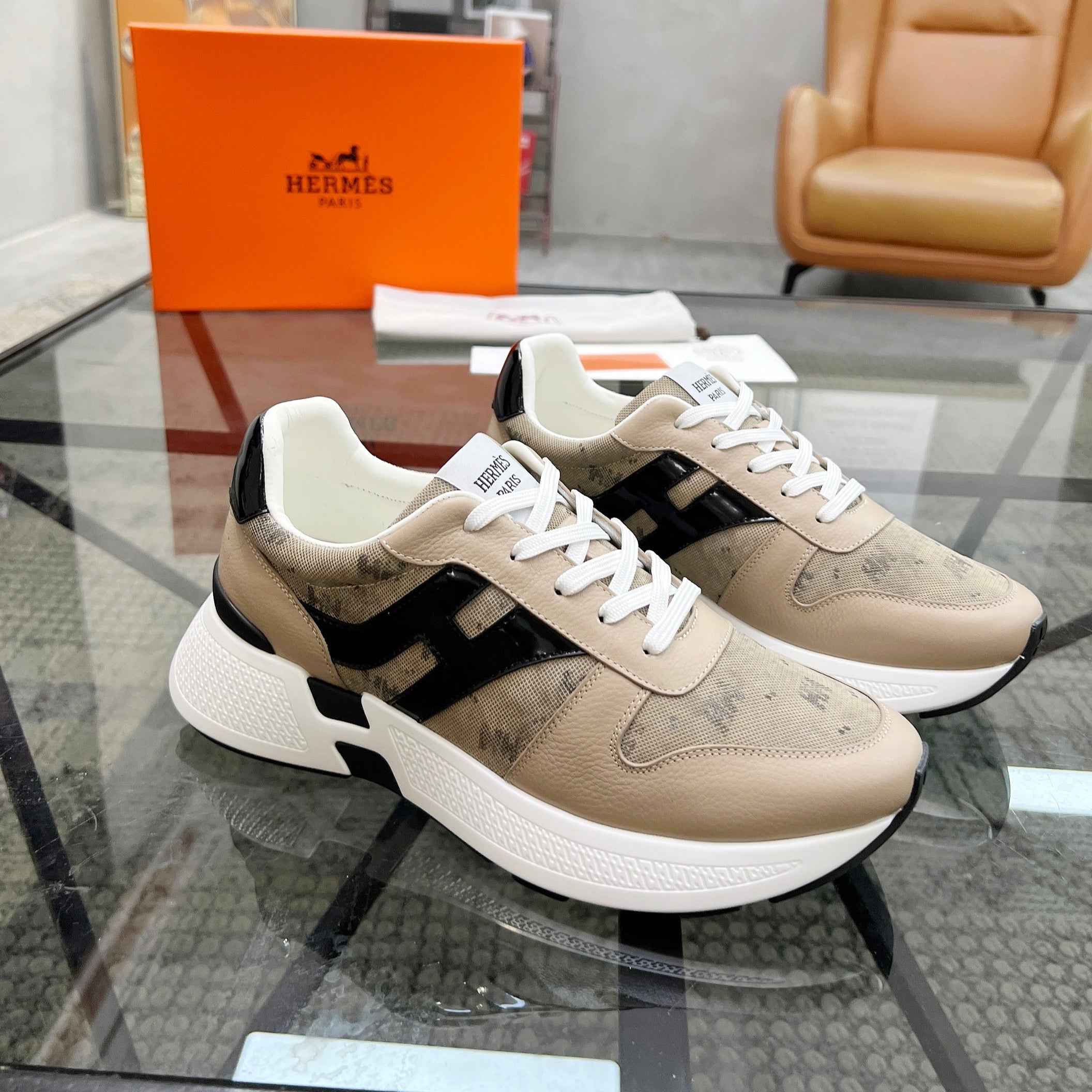 HM Men's Sneaker Beige Cowhide Fabric 603857