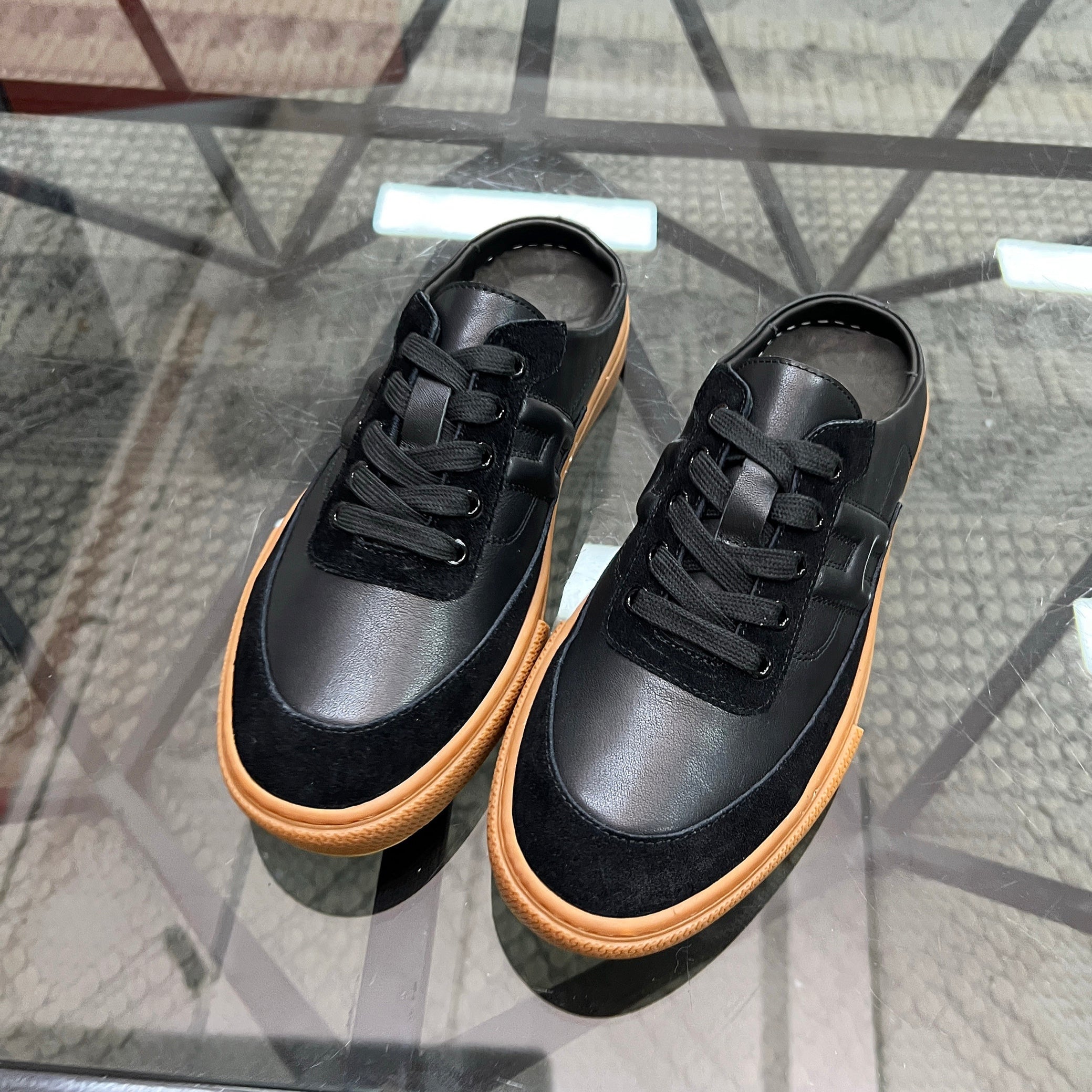 HM Men's Keep Mule Black Cowhide 708687