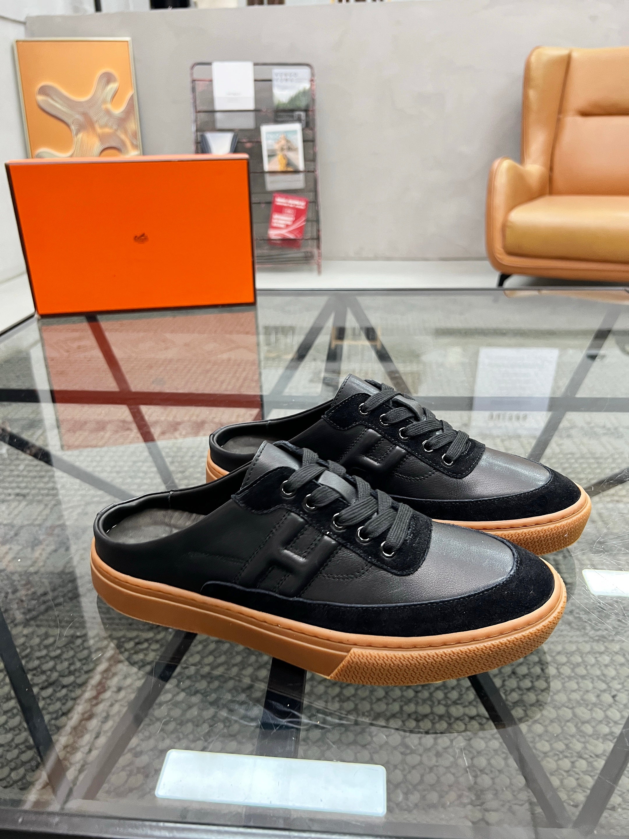 HM Men's Keep Mule Black Cowhide 708687