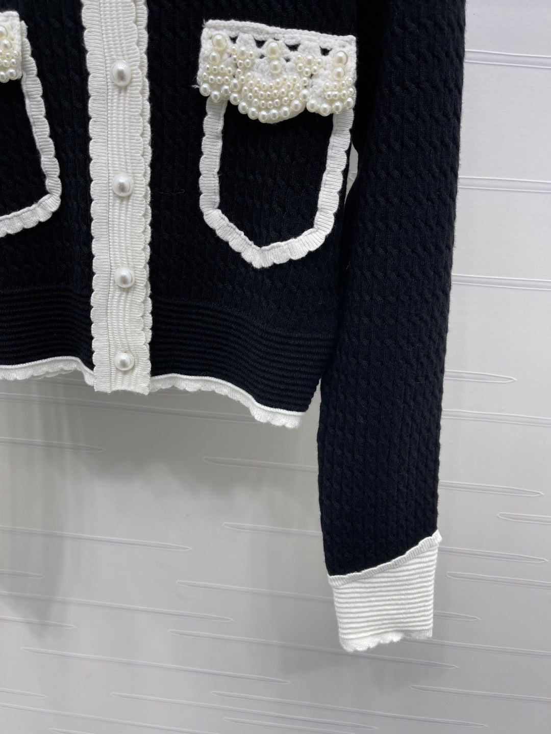 Chanel 25 Cardigan Black mix White Wool 321300