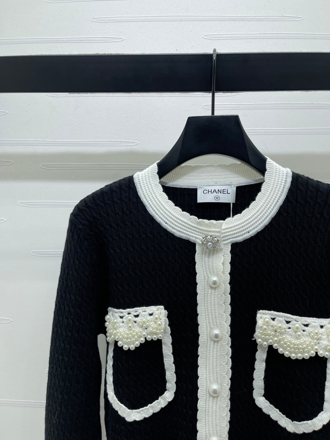 Chanel 25 Cardigan Black mix White Wool 321300