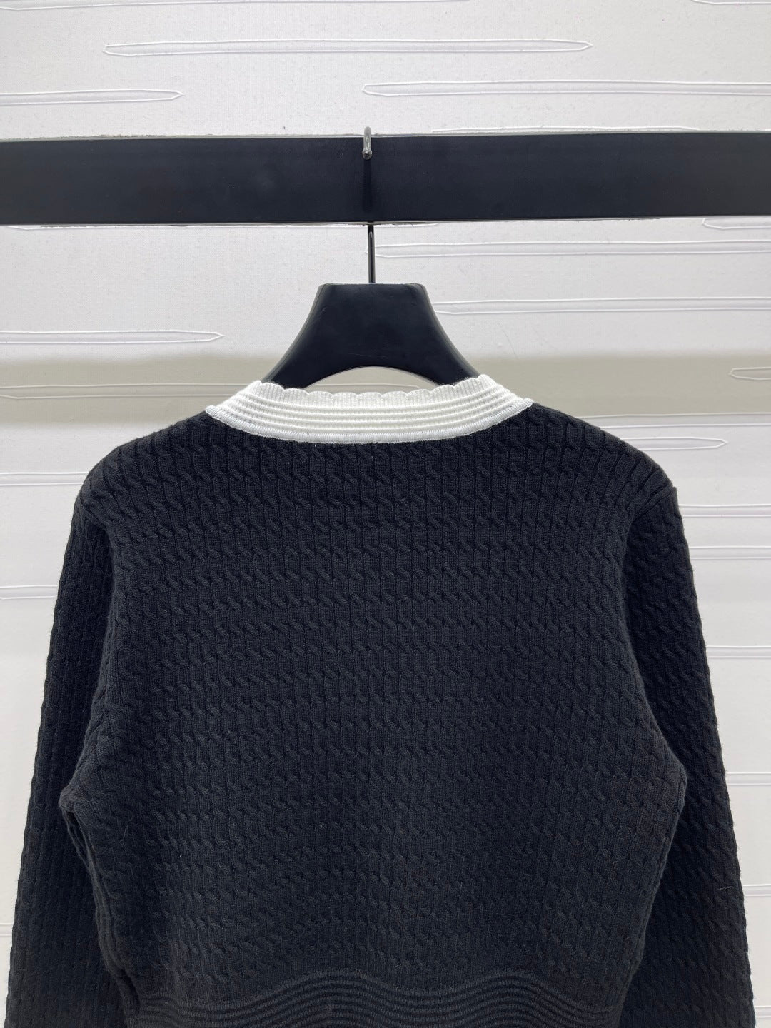 Chanel 25 Cardigan Black mix White Wool 321300