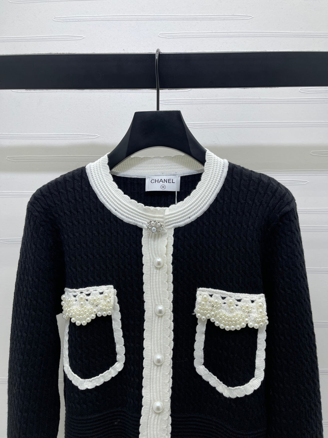 Chanel 25 Cardigan Black mix White Wool 321300