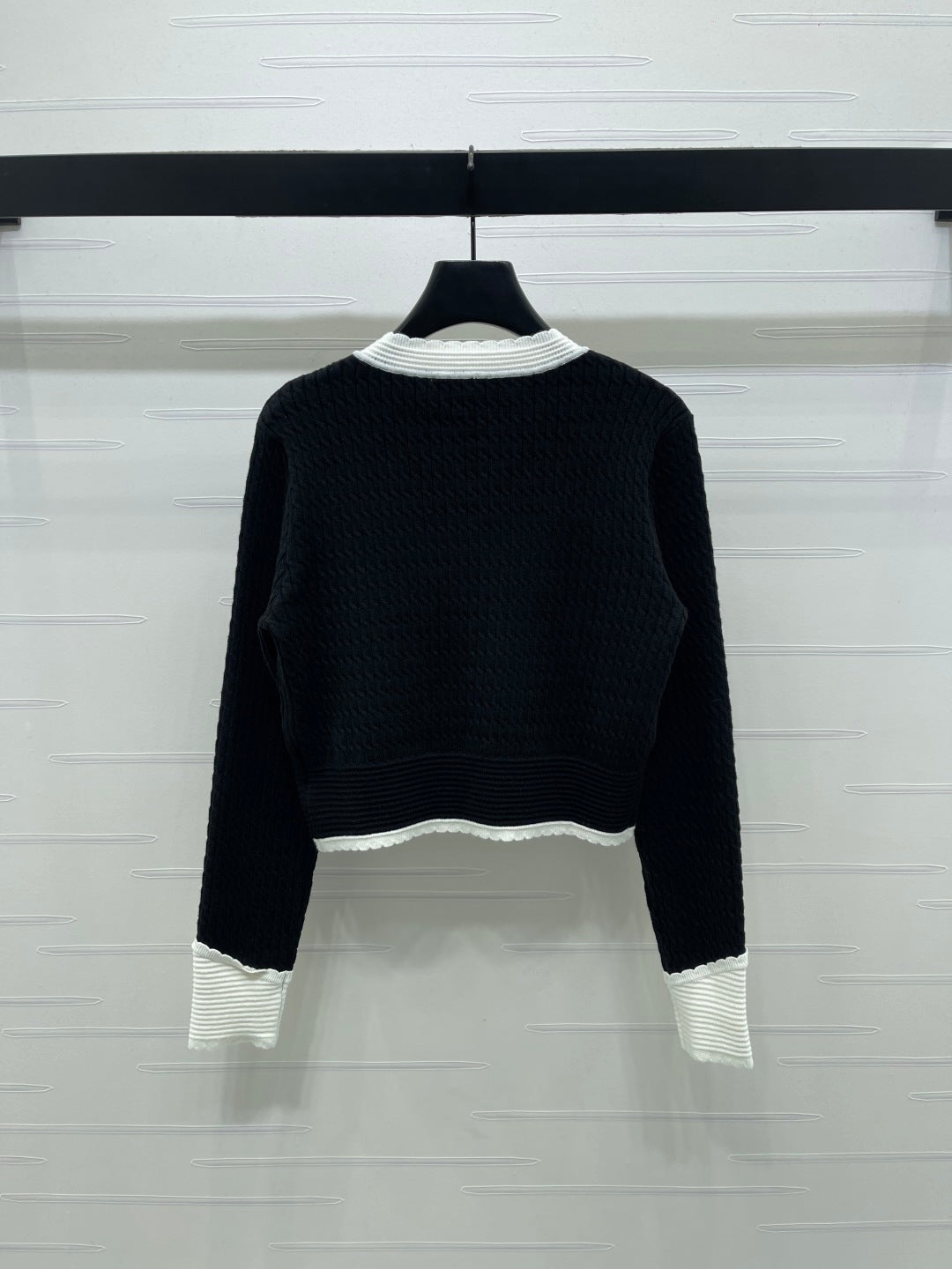Chanel 25 Cardigan Black mix White Wool 321300