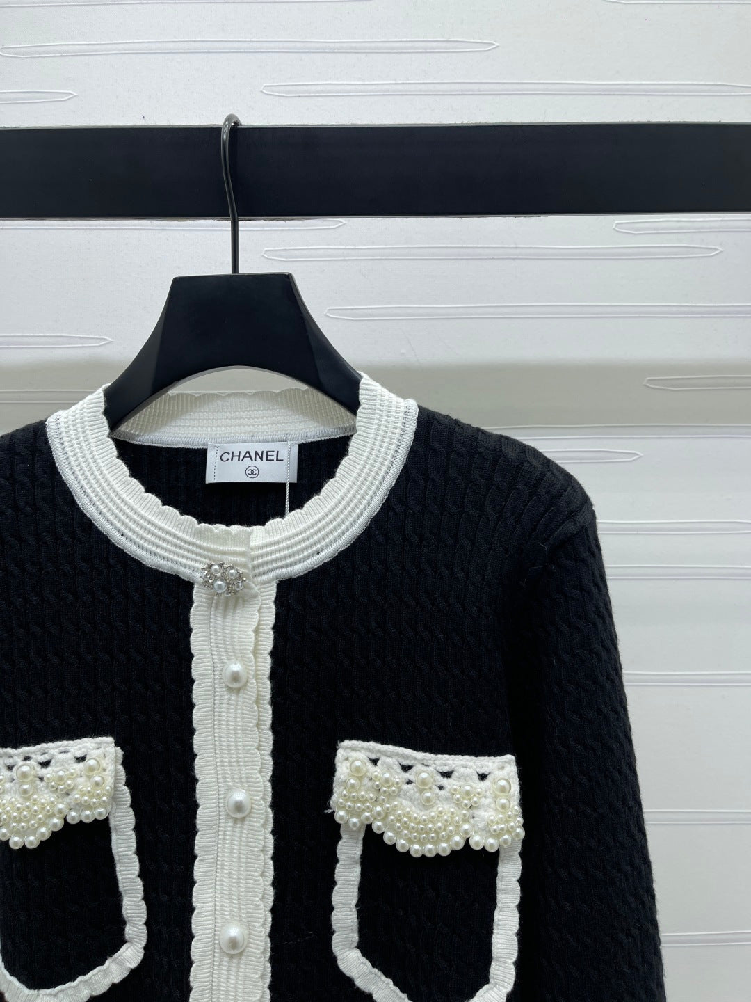 Chanel 25 Cardigan Black mix White Wool 321300