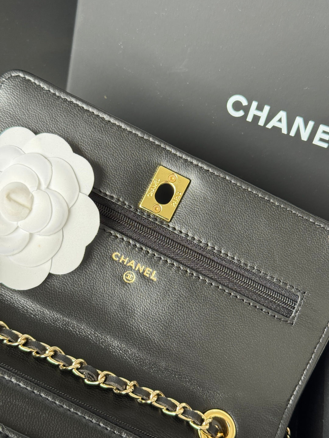 CC 2025 Woc 19cm Bag Black Gold Lambskin 299732