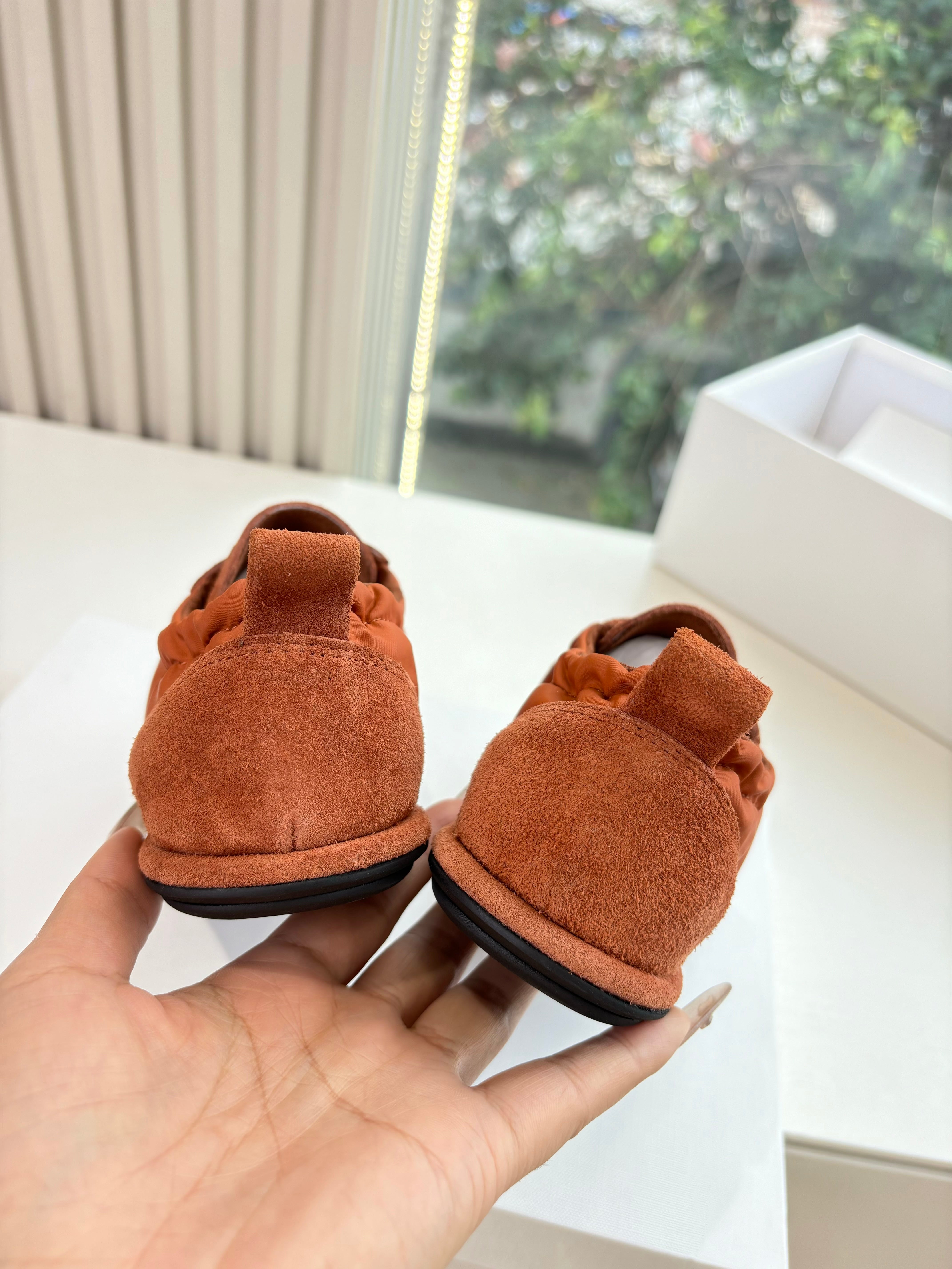 The Row 2025 Sneaker Orange Suede Fabric 549356