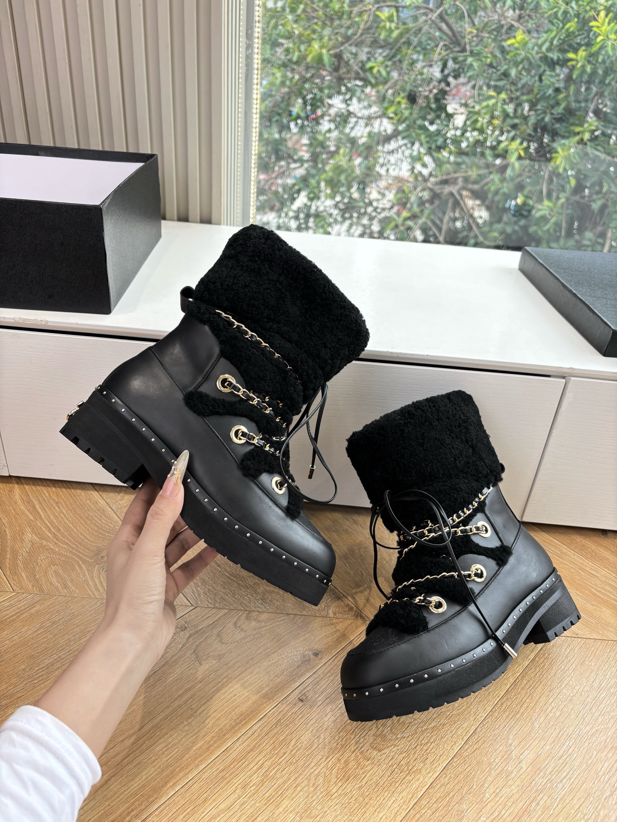 CC 2025 Short Boot  Black Cowhide Wool 548840