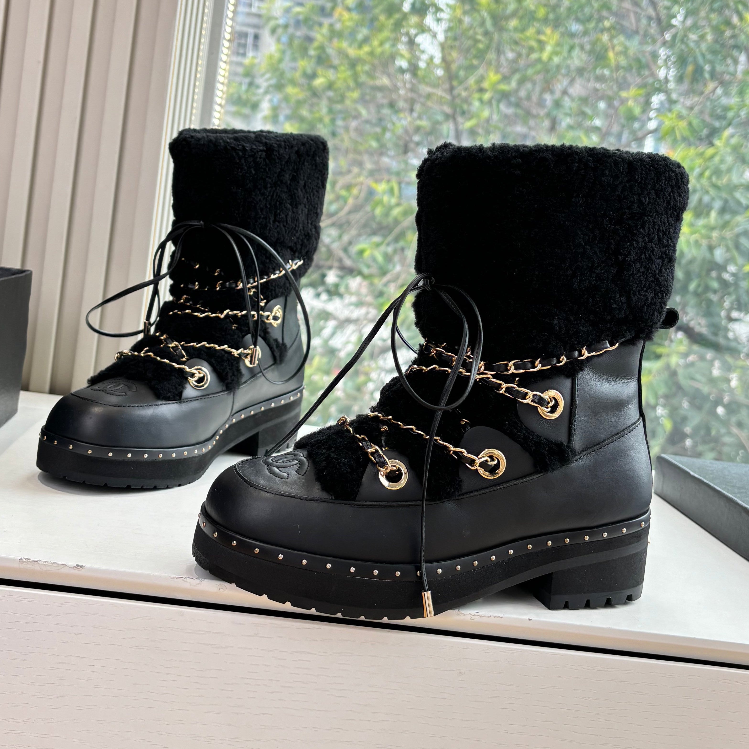 CC 2025 Short Boot  Black Cowhide Wool 548840