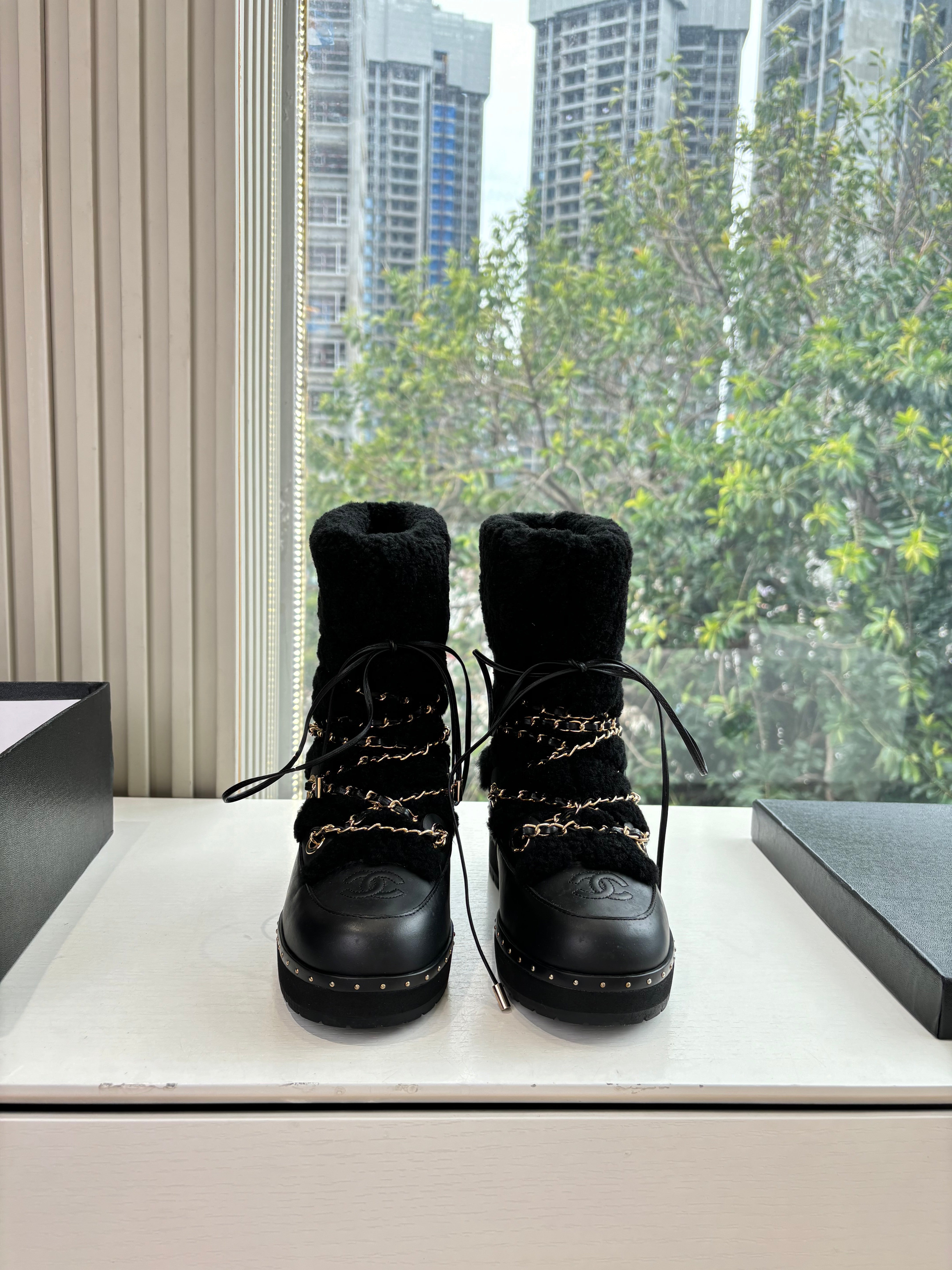 CC 2025 Short Boot  Black Cowhide Wool 548840