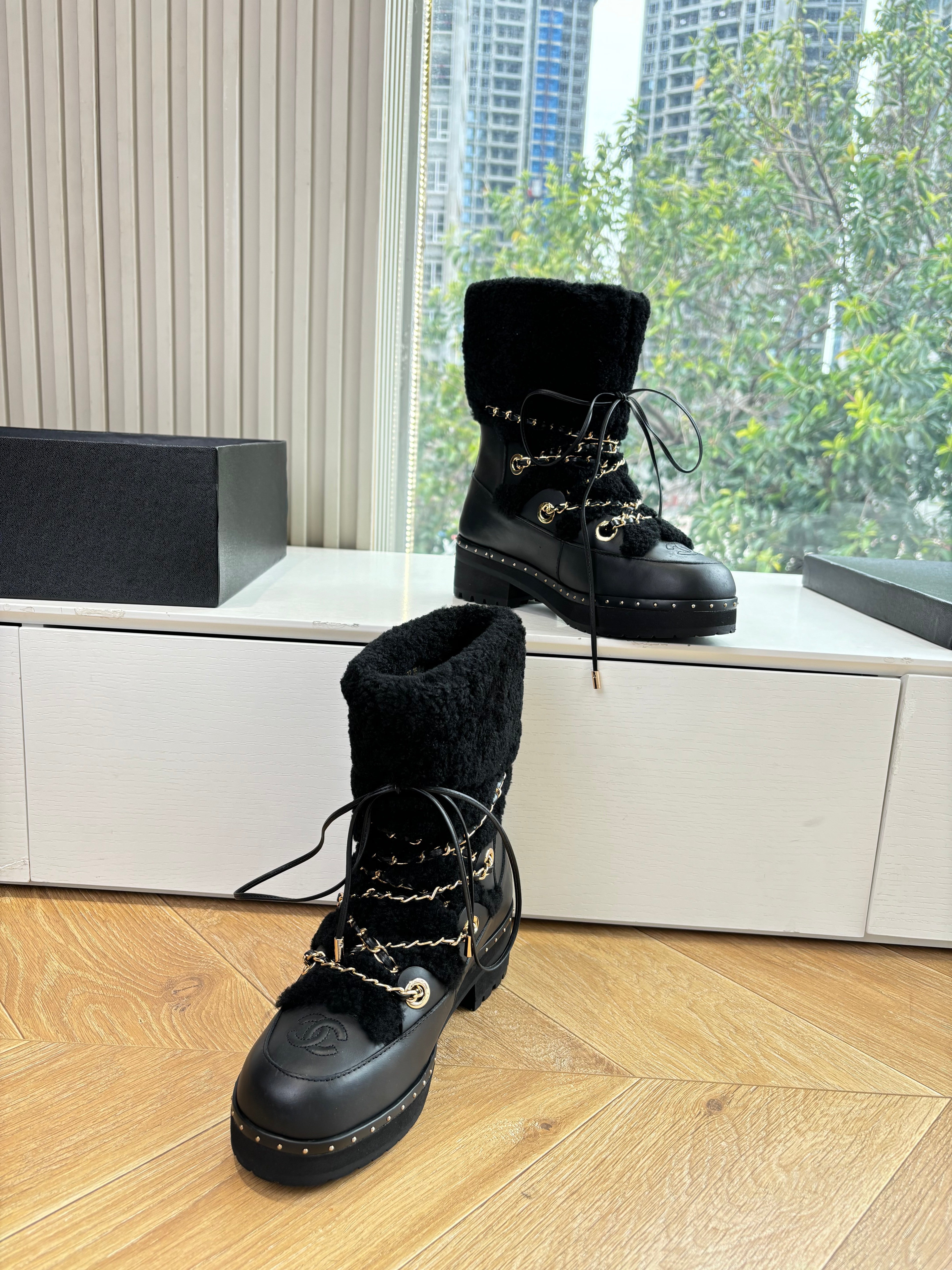 CC 2025 Short Boot  Black Cowhide Wool 548840